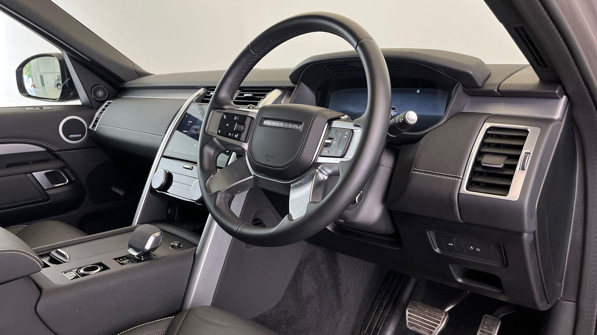 Land Rover Discovery view 33