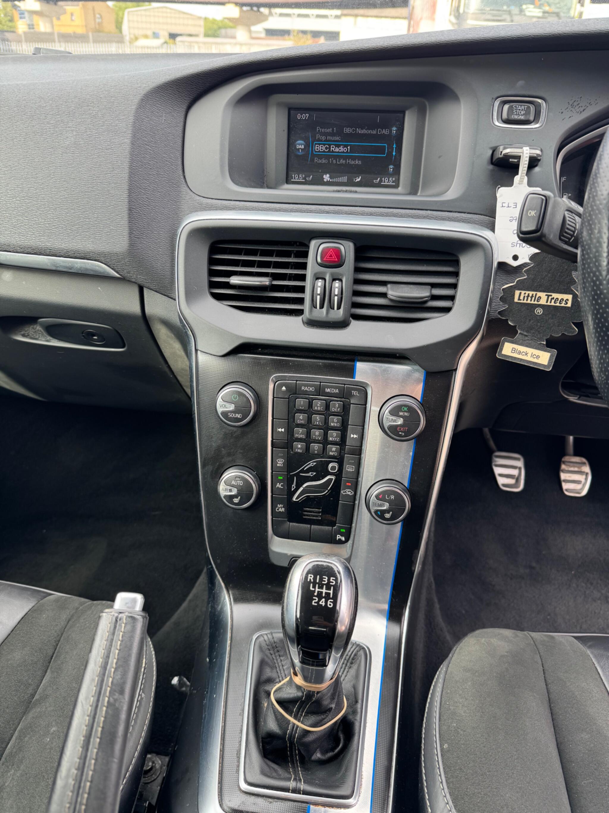 Volvo V40 view 20