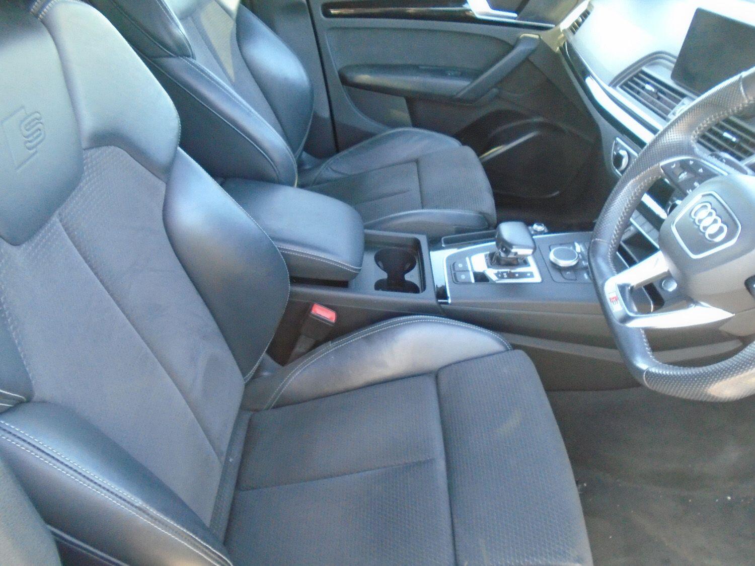Audi Q5 view 11