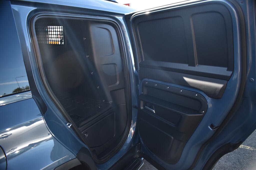 Land Rover Defender view 32