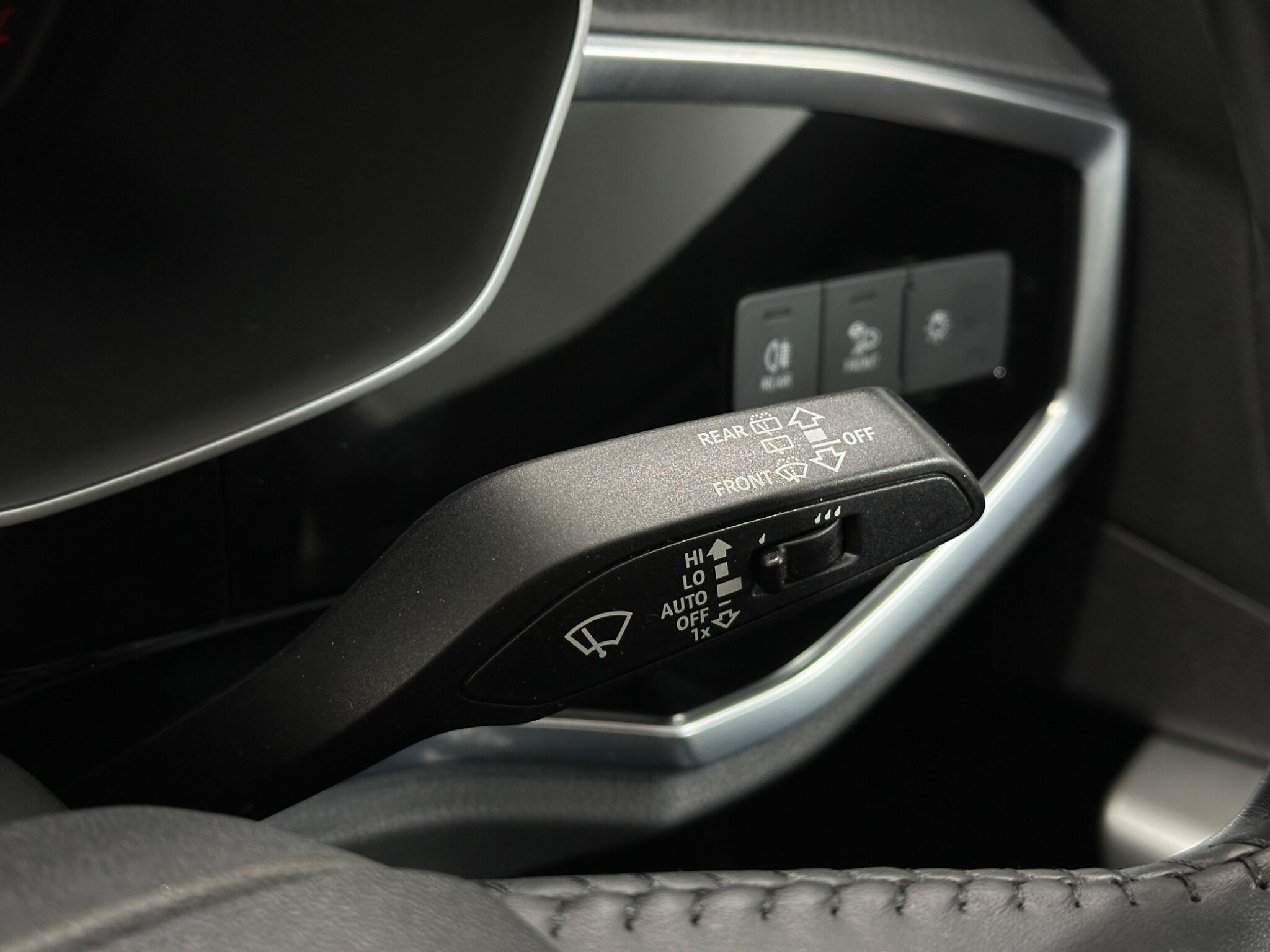 Audi Q3 view 17