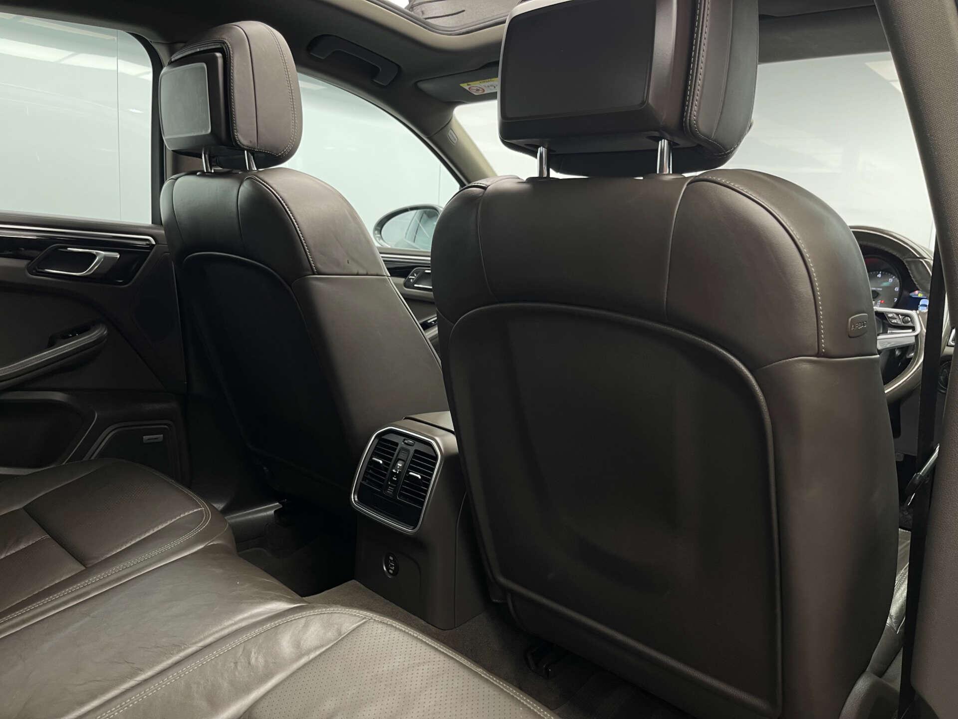 Porsche Macan view 25