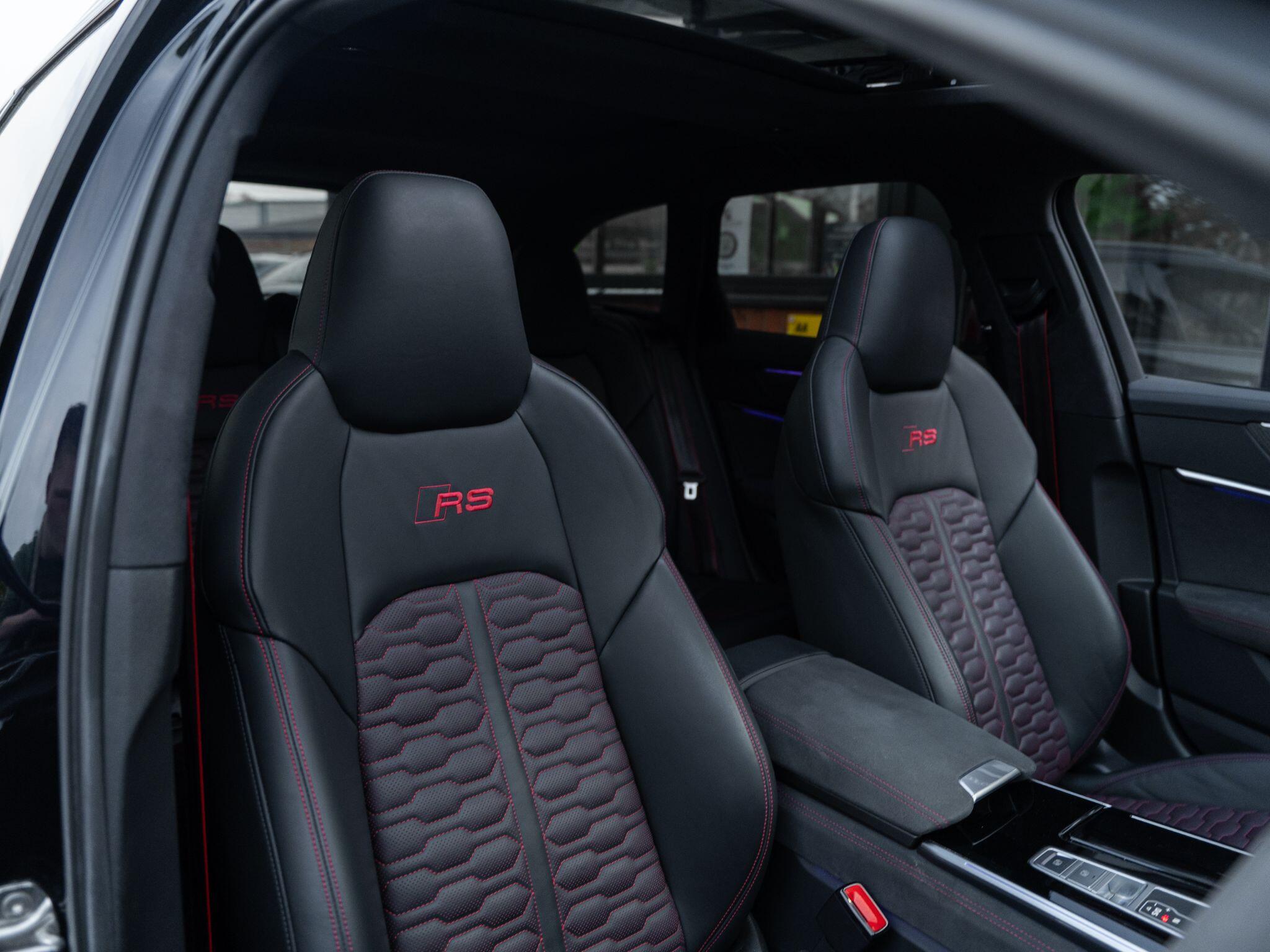 Audi RS6 Avant view 43