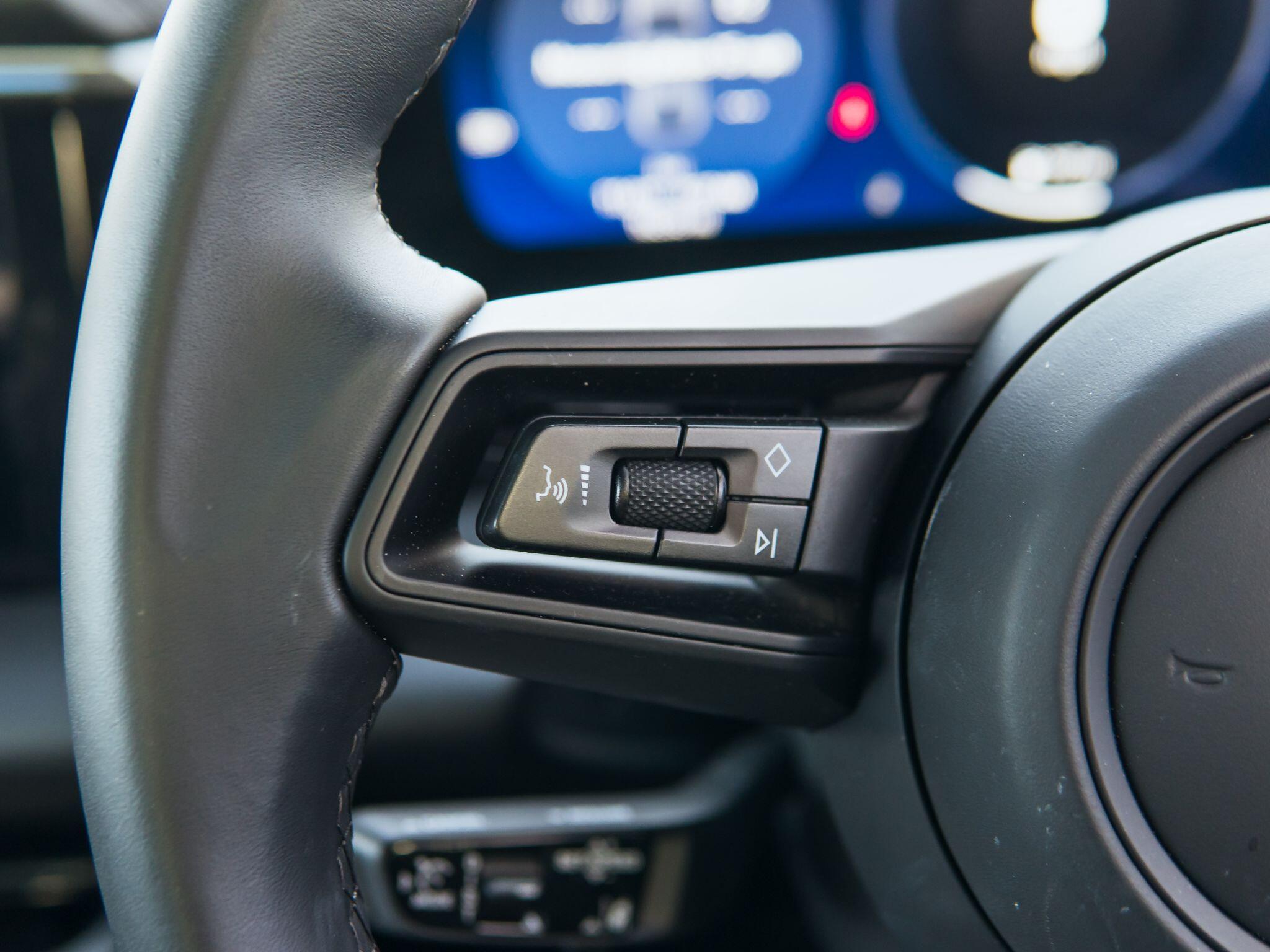 Porsche Macan view 19