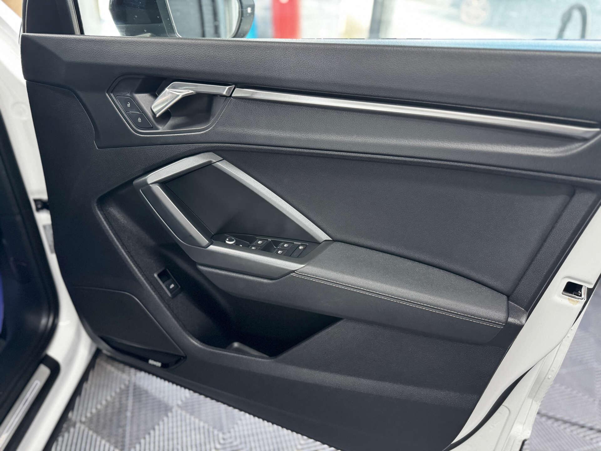 Audi Q3 view 33