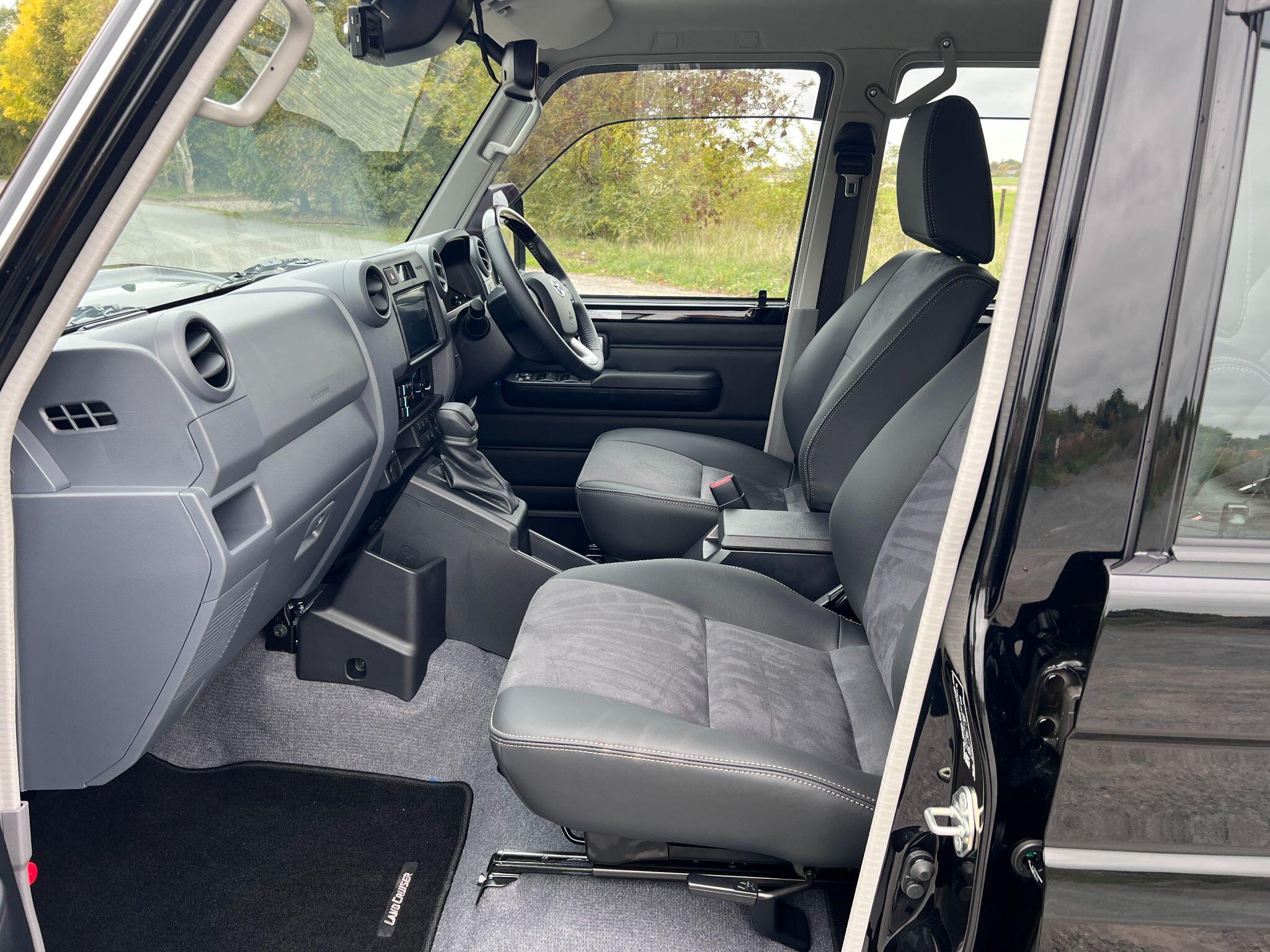 Toyota Land Cruiser view 19