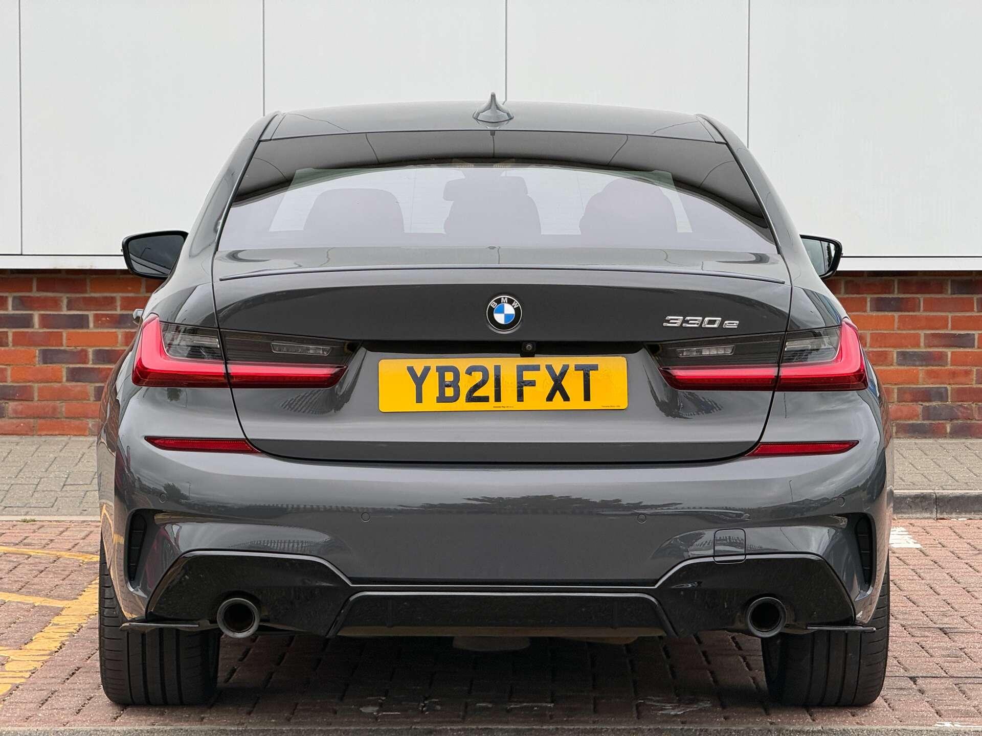 BMW 3 Series view 5