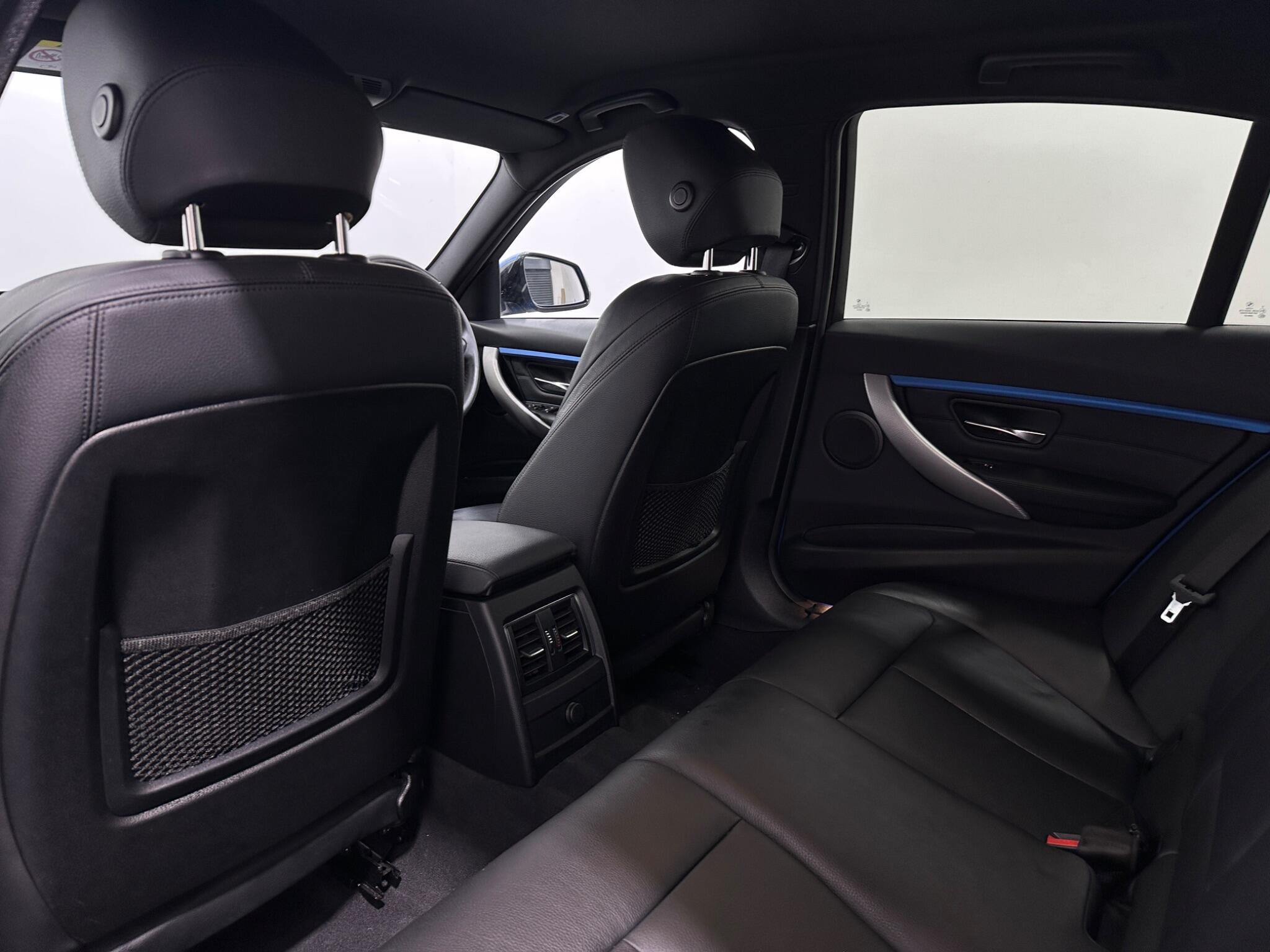 BMW 3 Series view 36