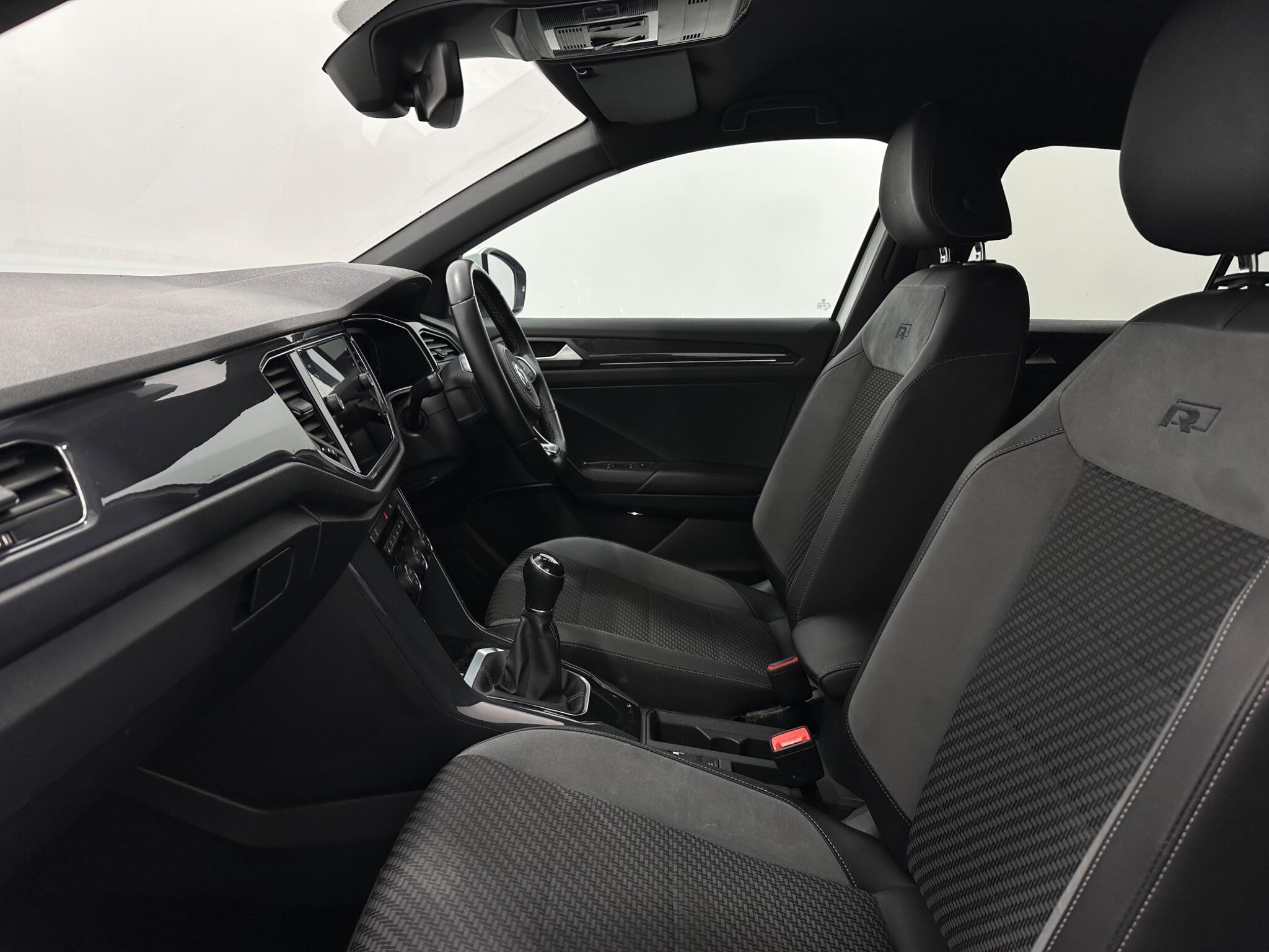 Volkswagen T-Roc view 35