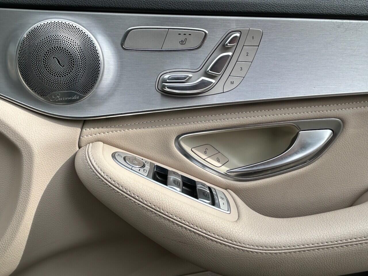 Mercedes-Benz C-Class view 22