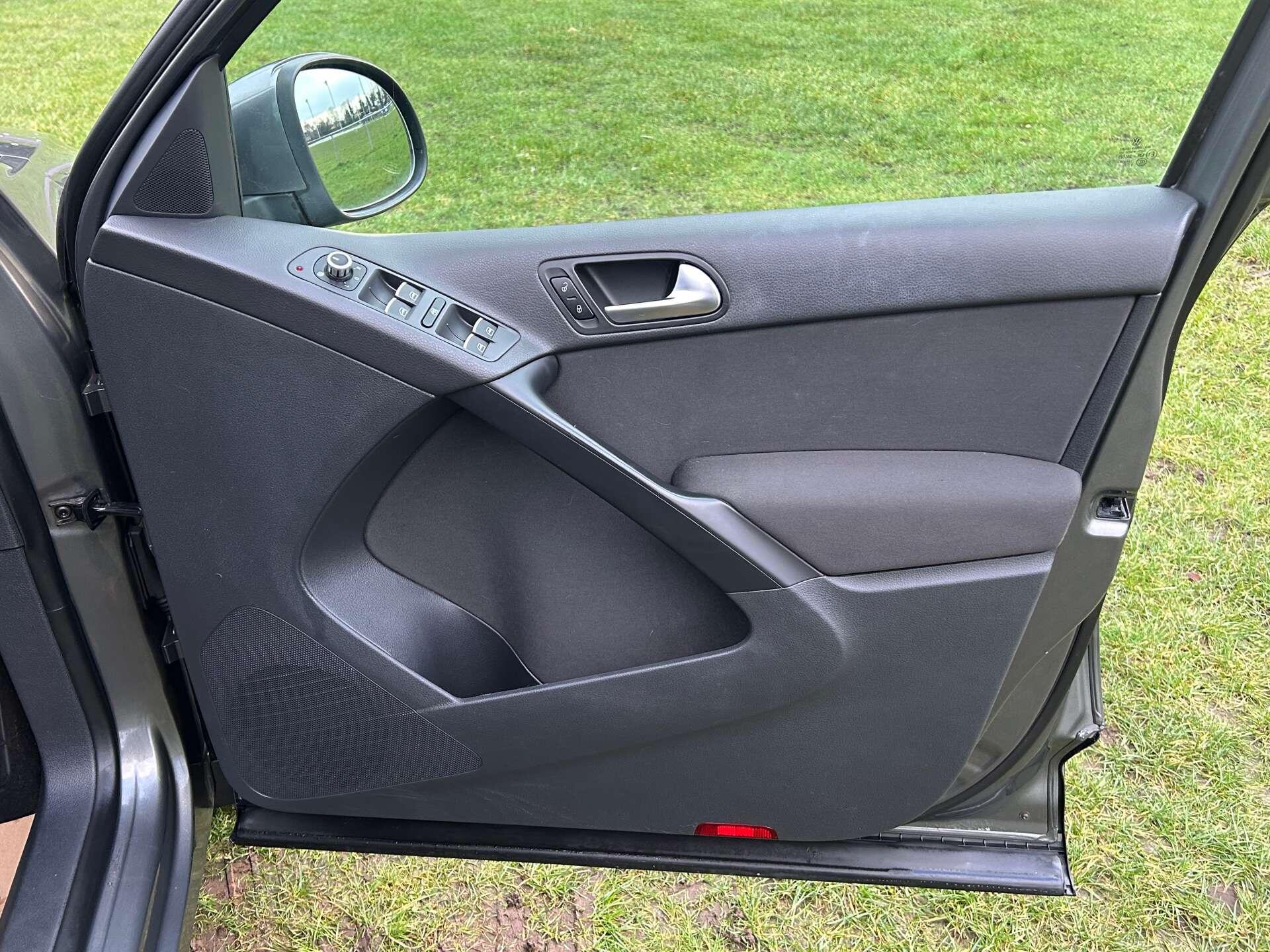 Volkswagen Tiguan view 14