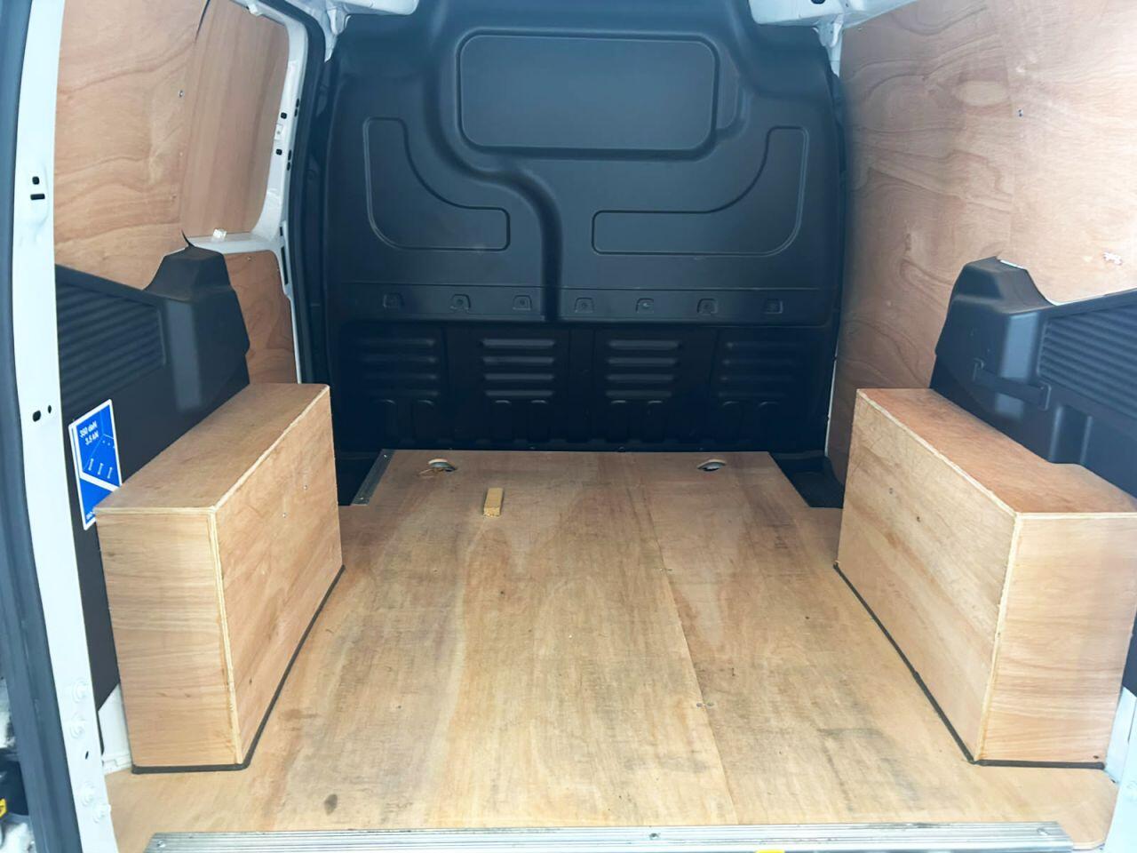 Ford Transit Courier view 22