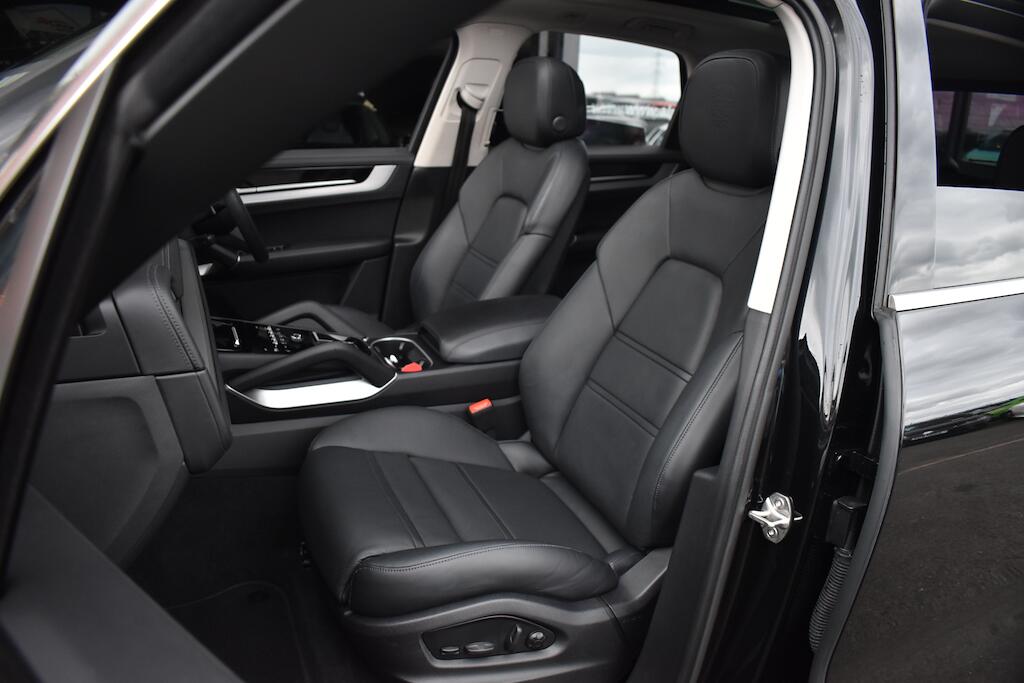 Porsche Cayenne view 12