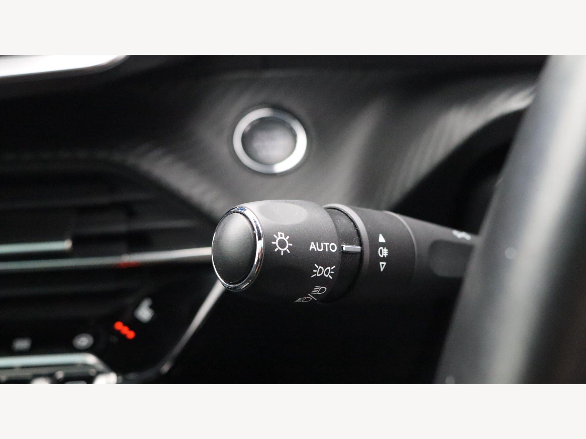 Peugeot e-208 view 20
