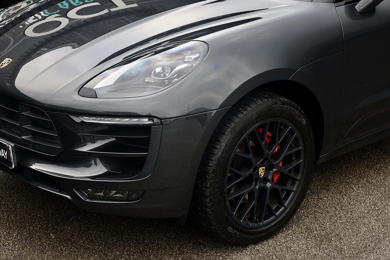 Porsche Macan view 24