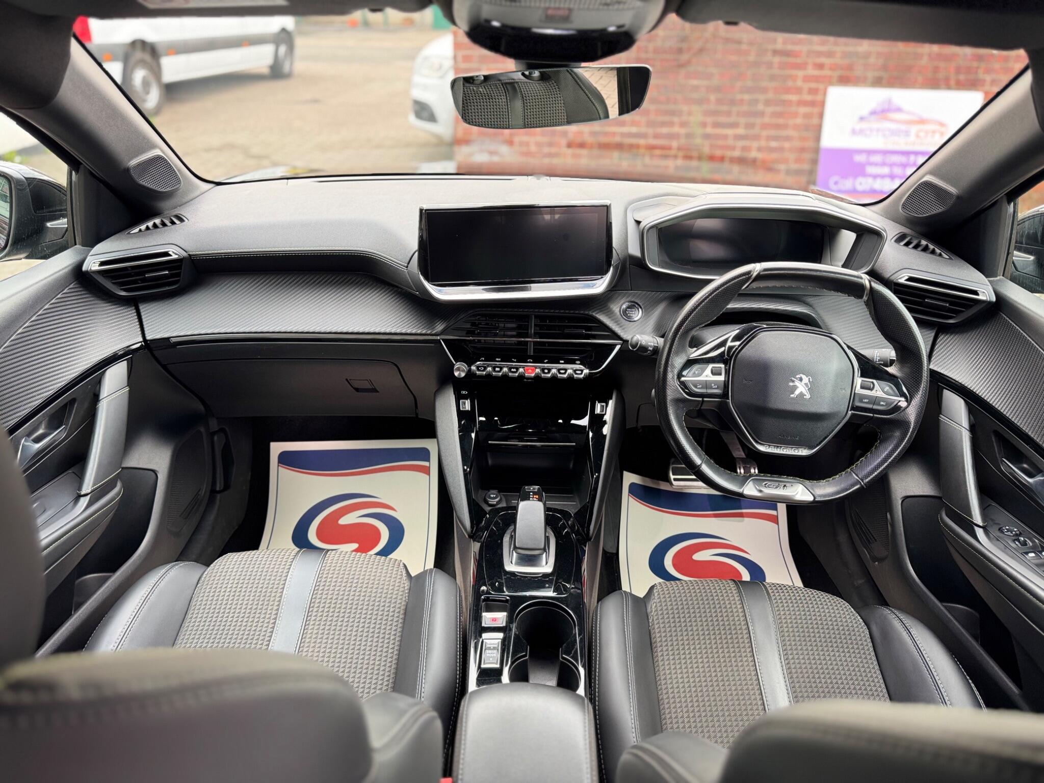Peugeot e-208 view 16