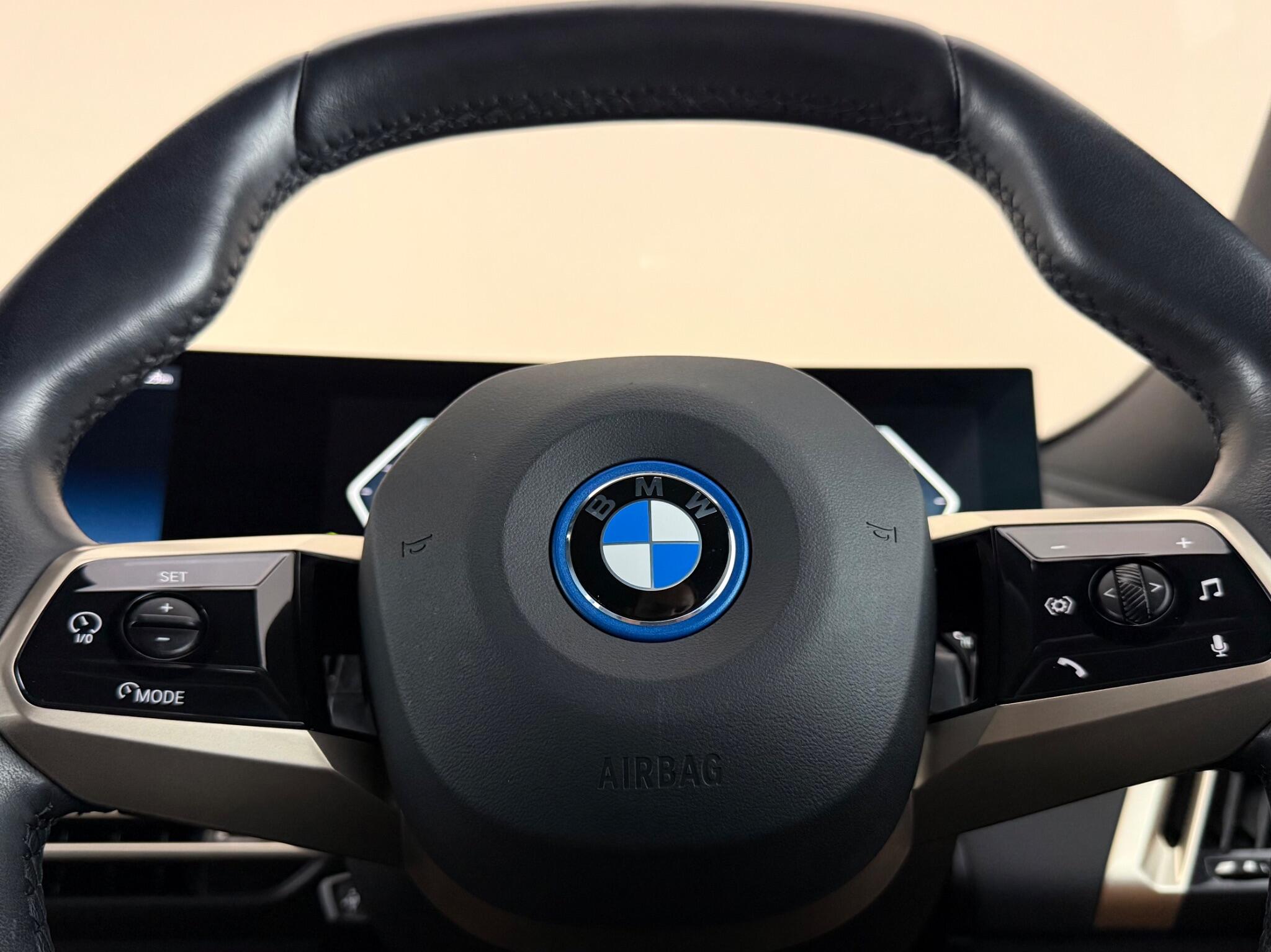 BMW Ix view 22