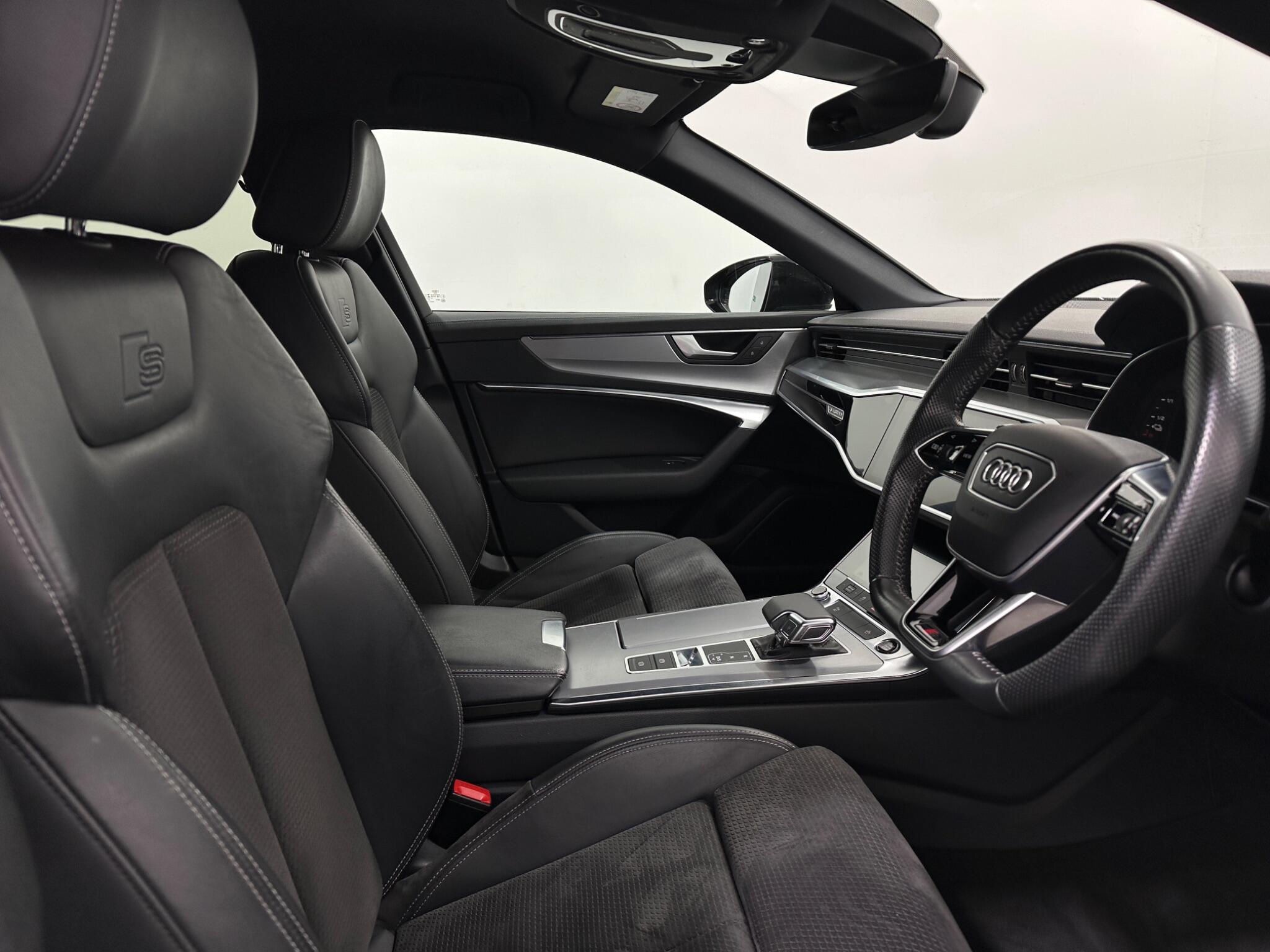 Audi A6 Saloon view 32