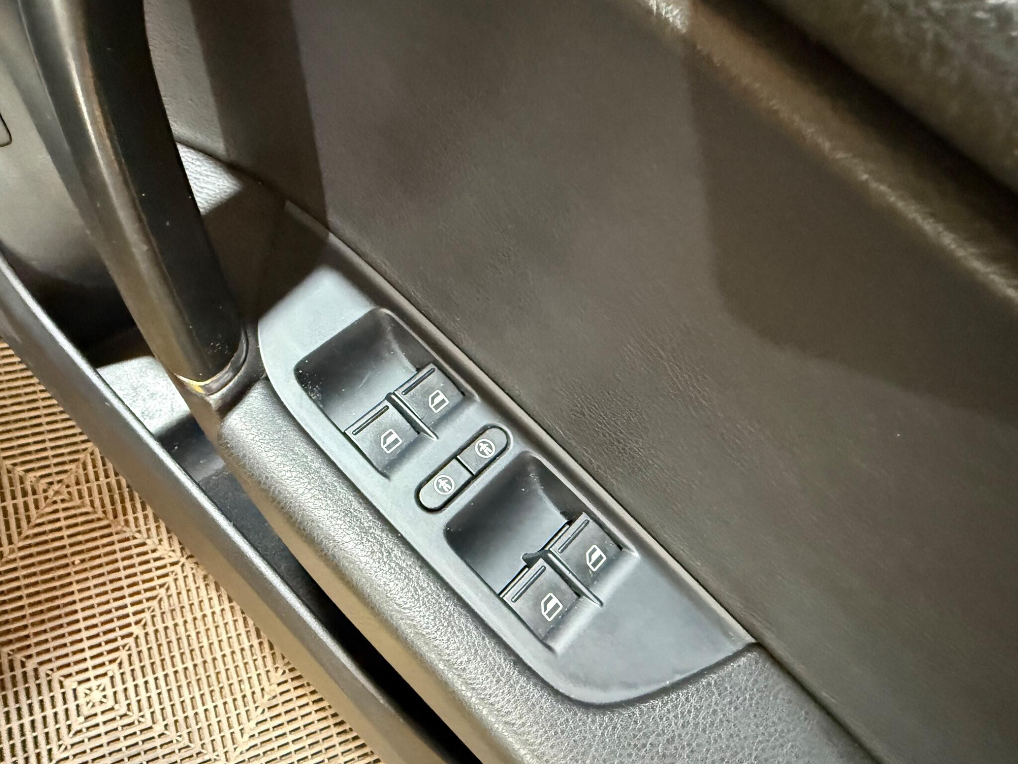 Volkswagen Touareg view 35