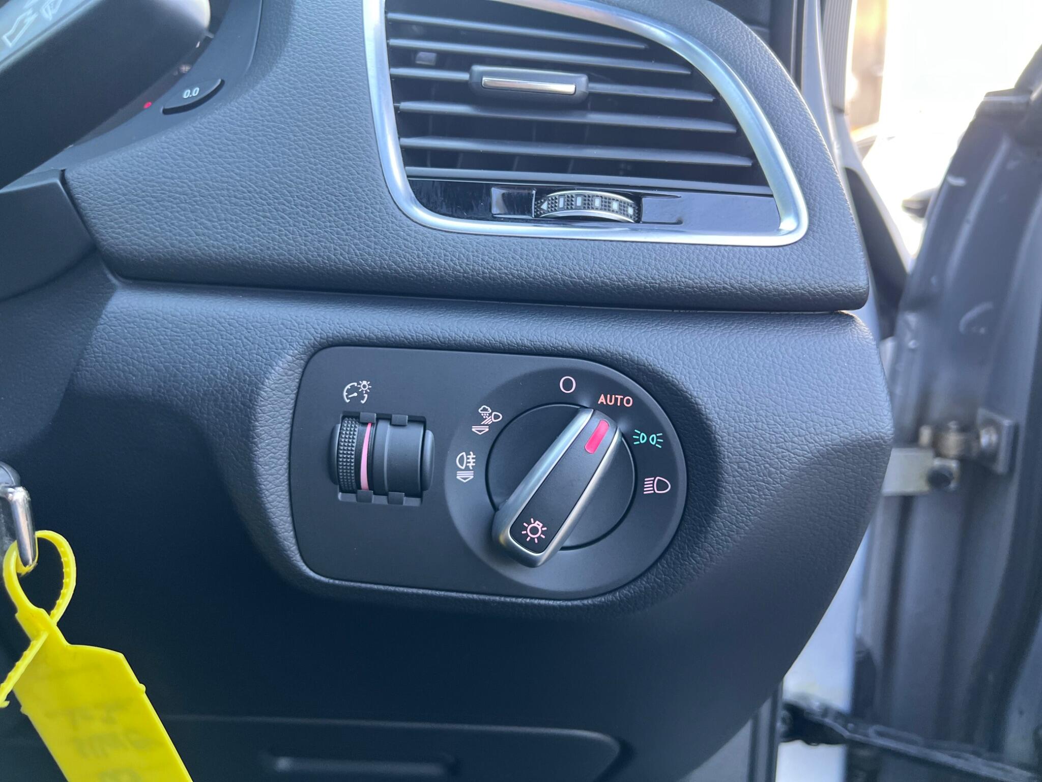 Audi Q3 view 29