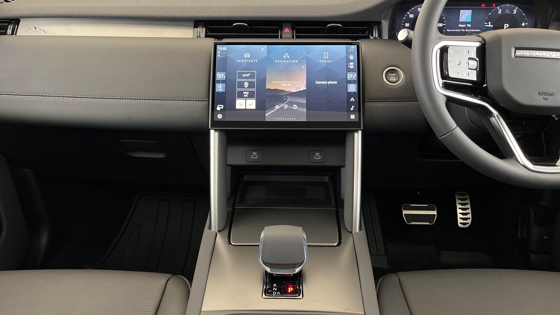 Land Rover Discovery Sport view 17