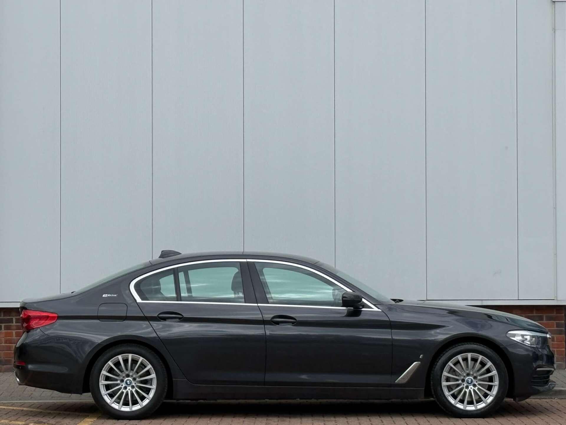 BMW 5 Series view 13