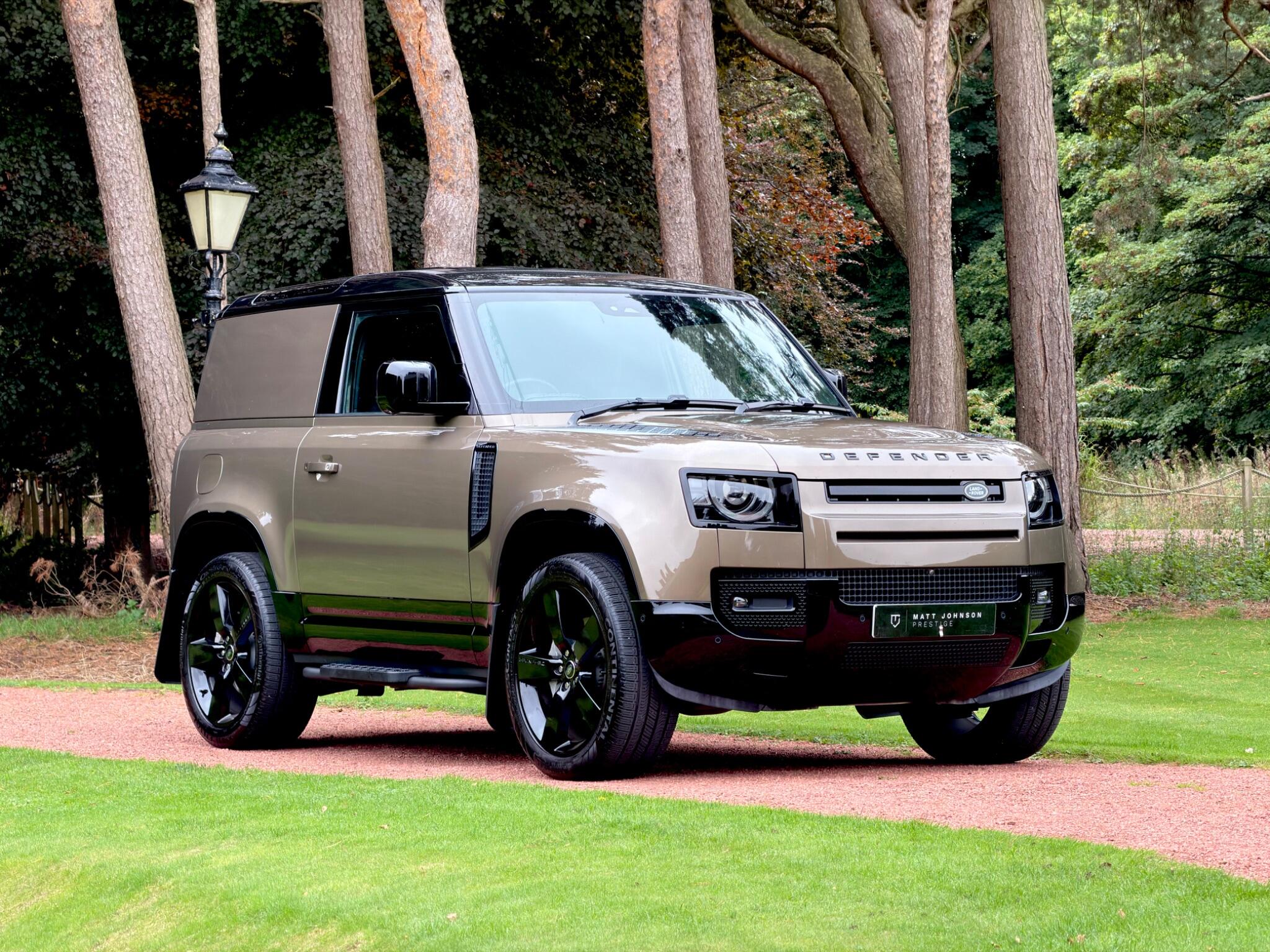 Land Rover Defender view 33