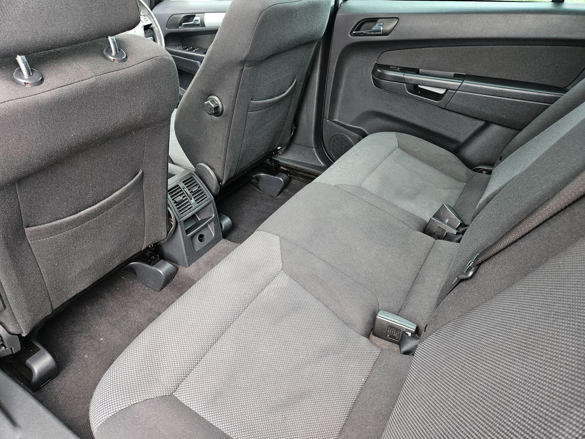 Vauxhall Zafira view 13
