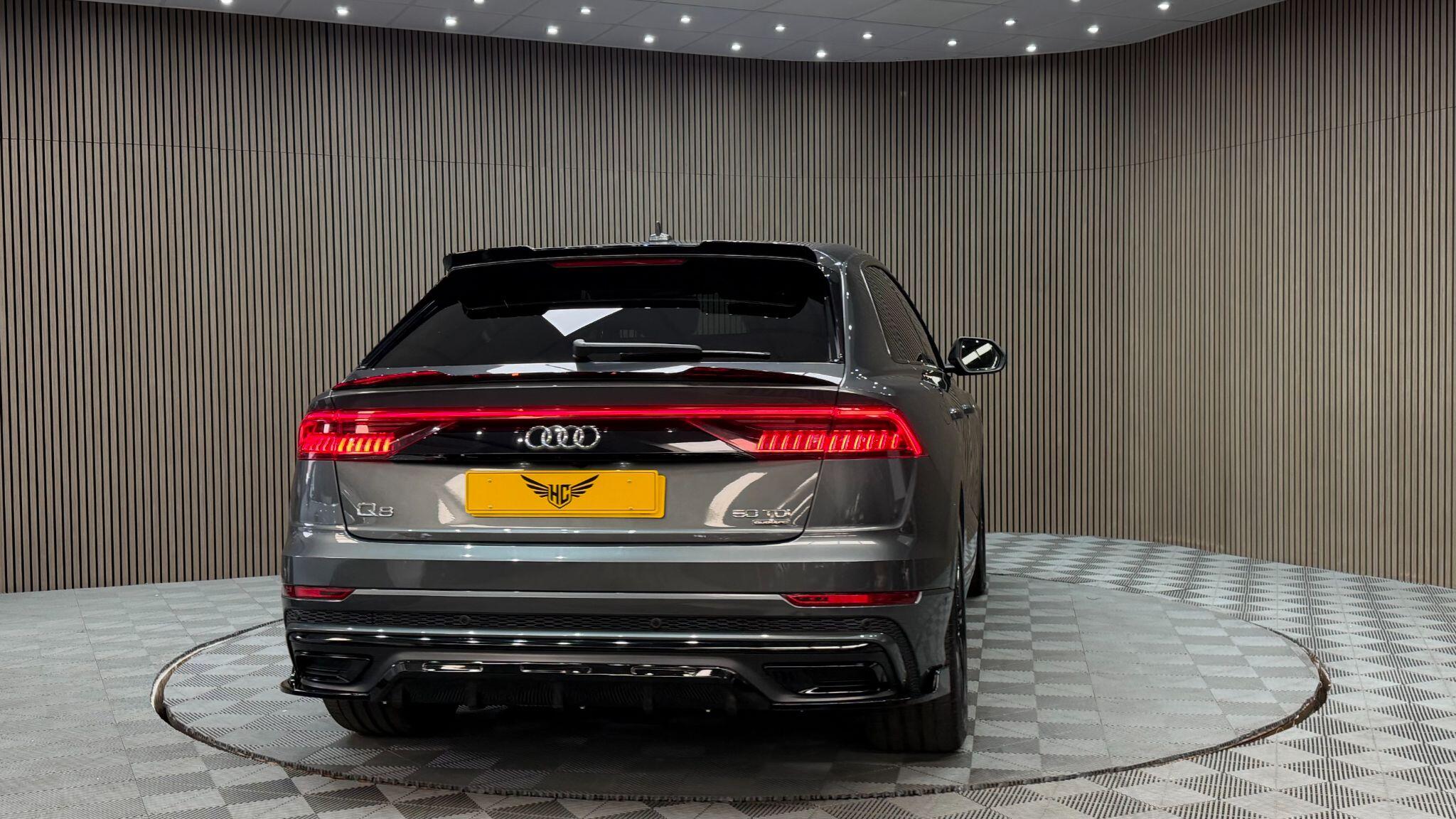 Audi Q8 view 42