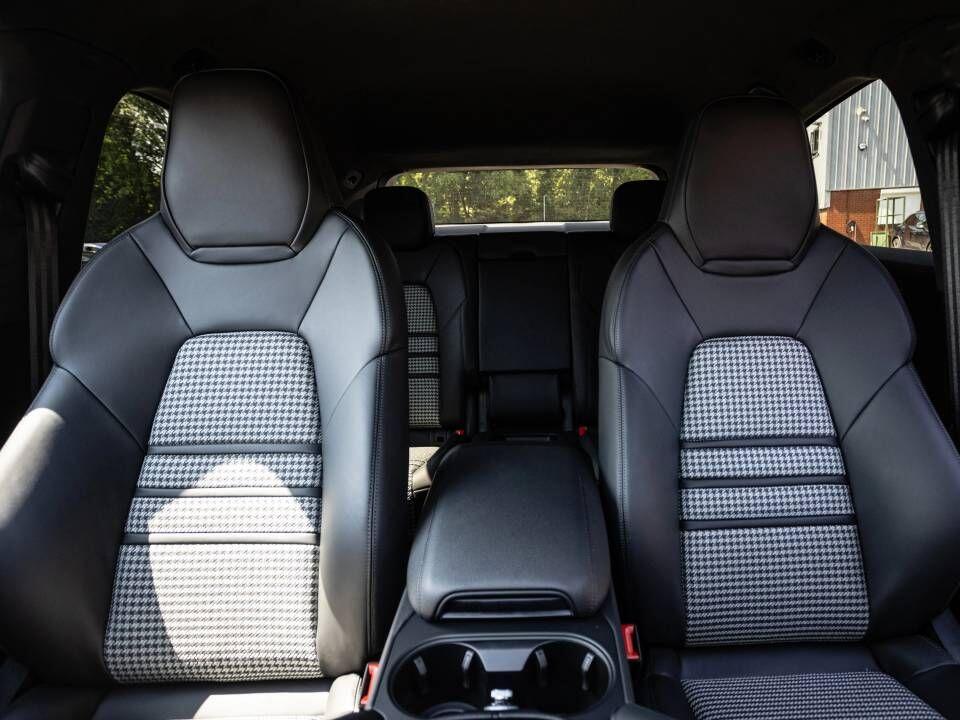 Porsche Cayenne view 67