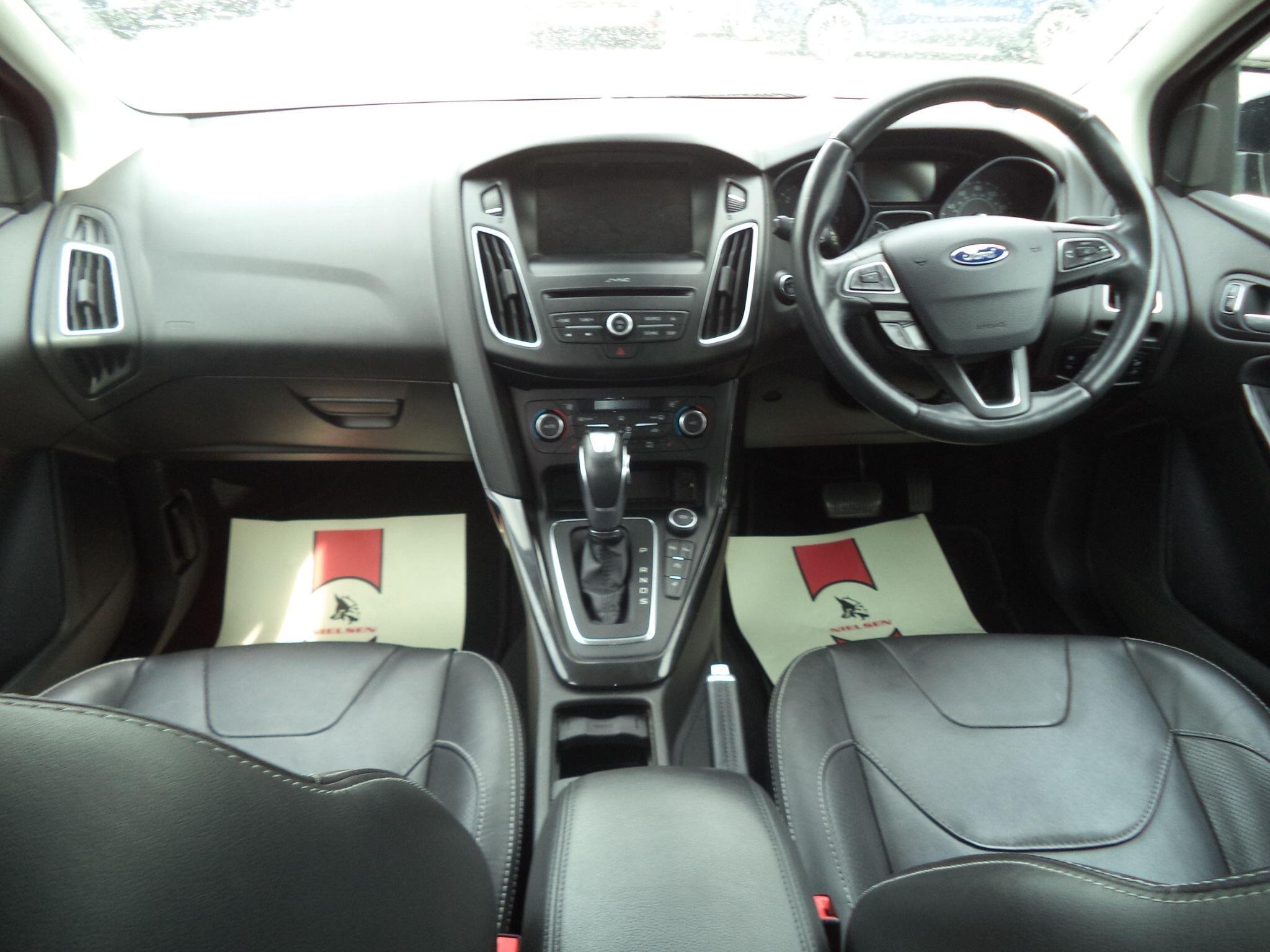 Ford Focus view 39