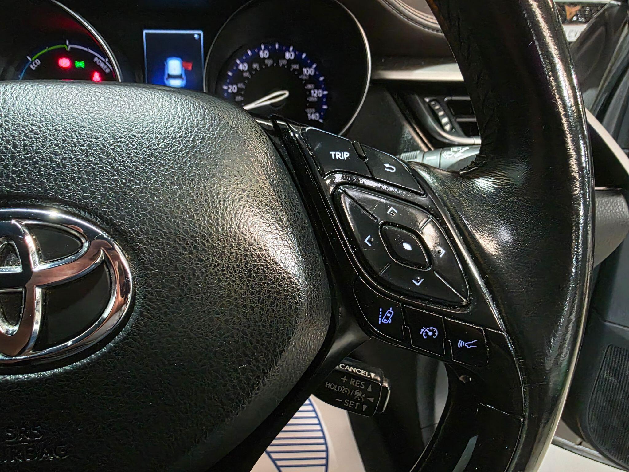 Toyota C-HR view 14