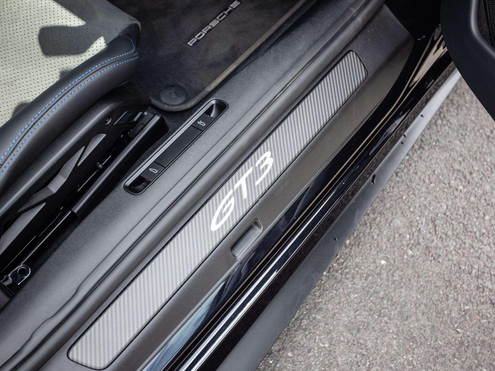 Porsche 911 view 27