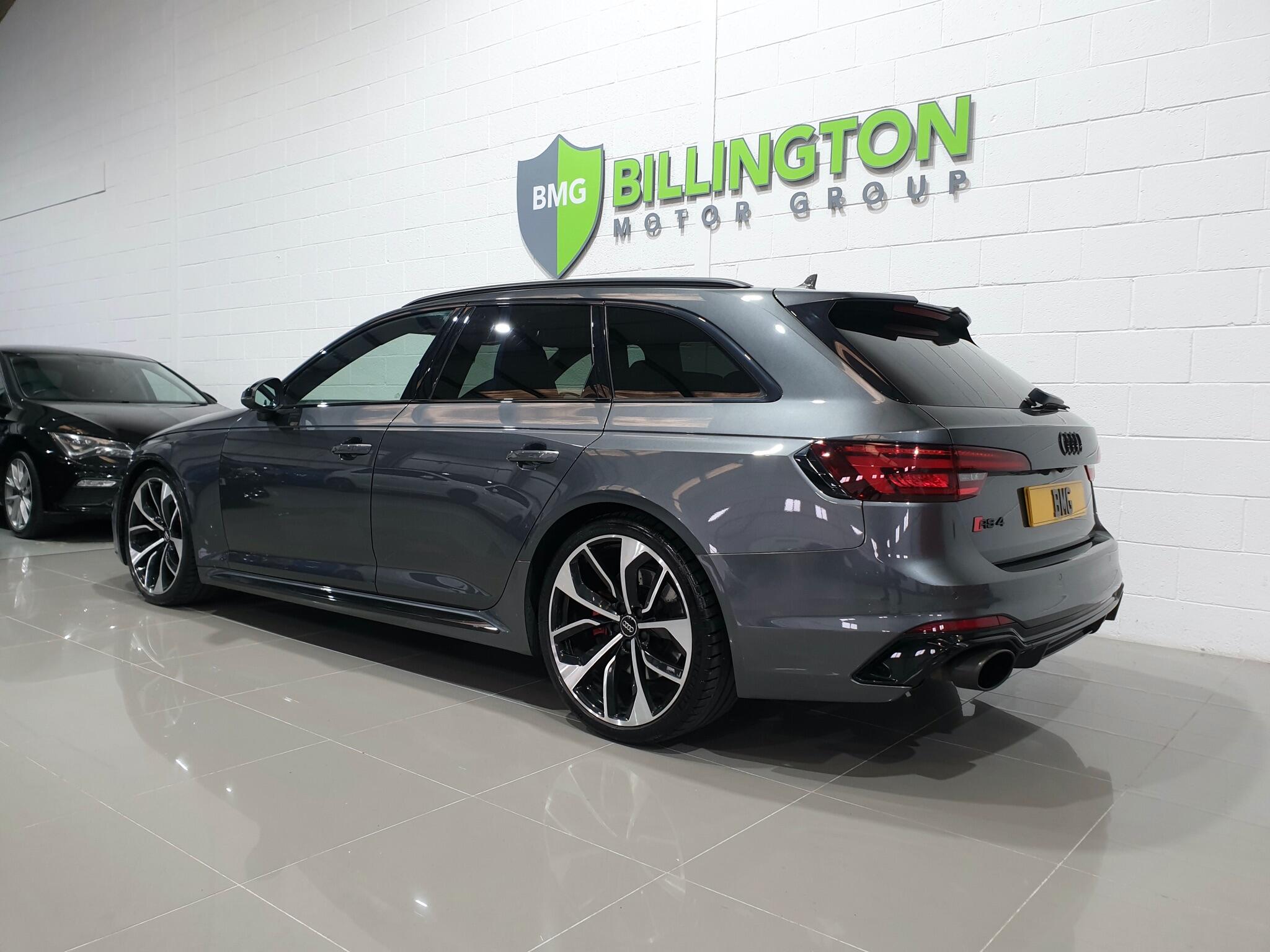 Audi RS4 view 28