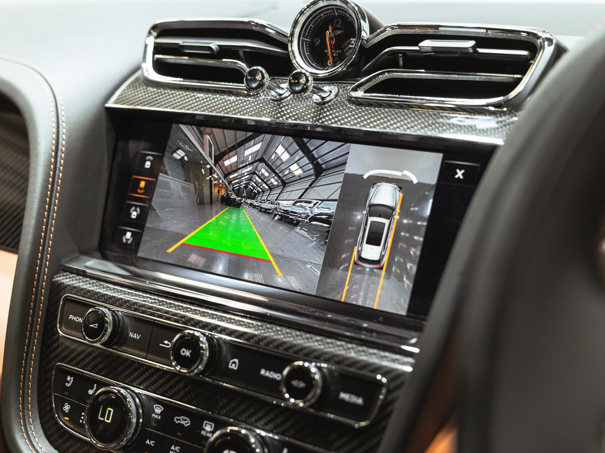 Bentley Bentayga view 12