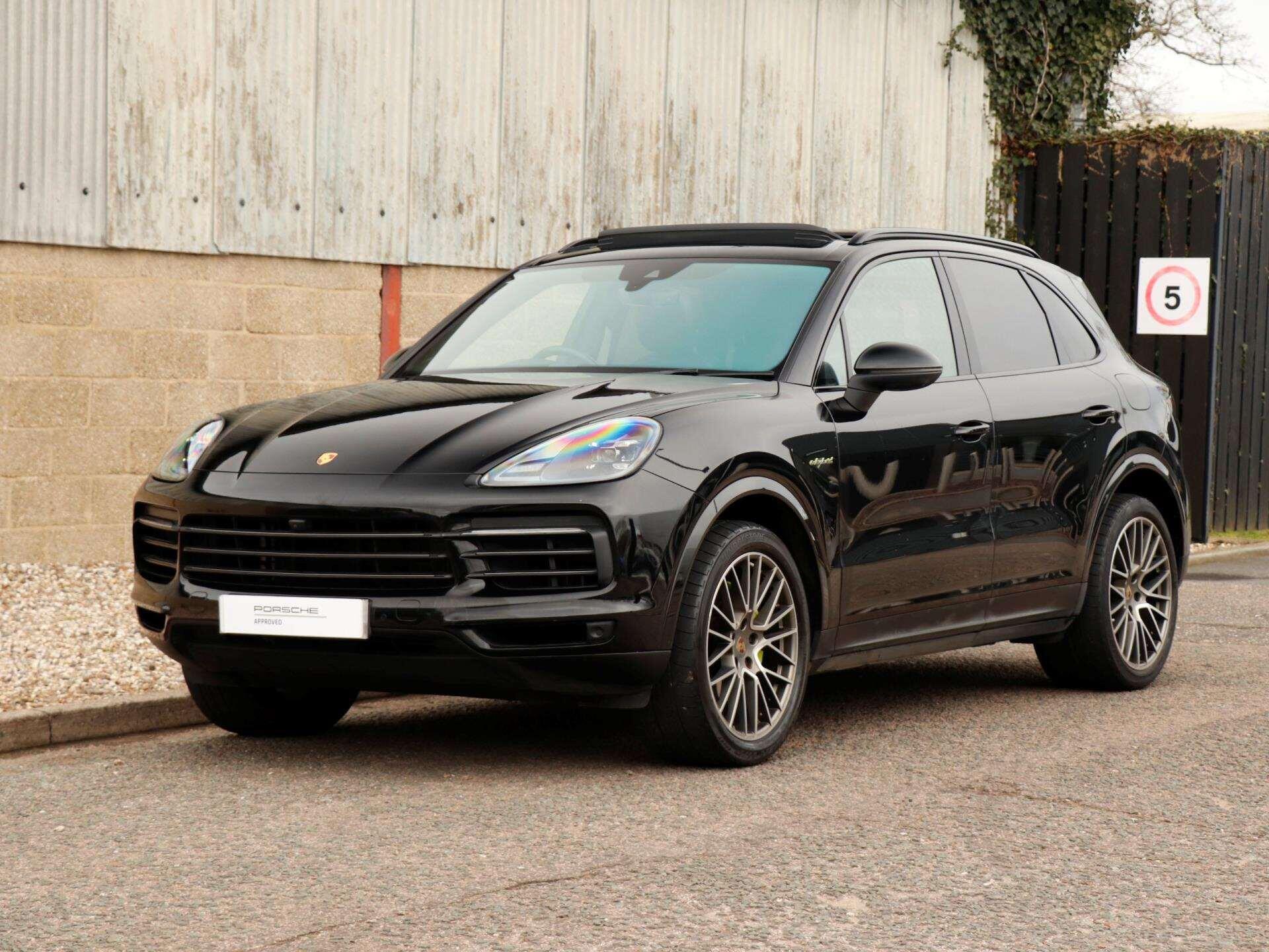 Porsche Cayenne view 39