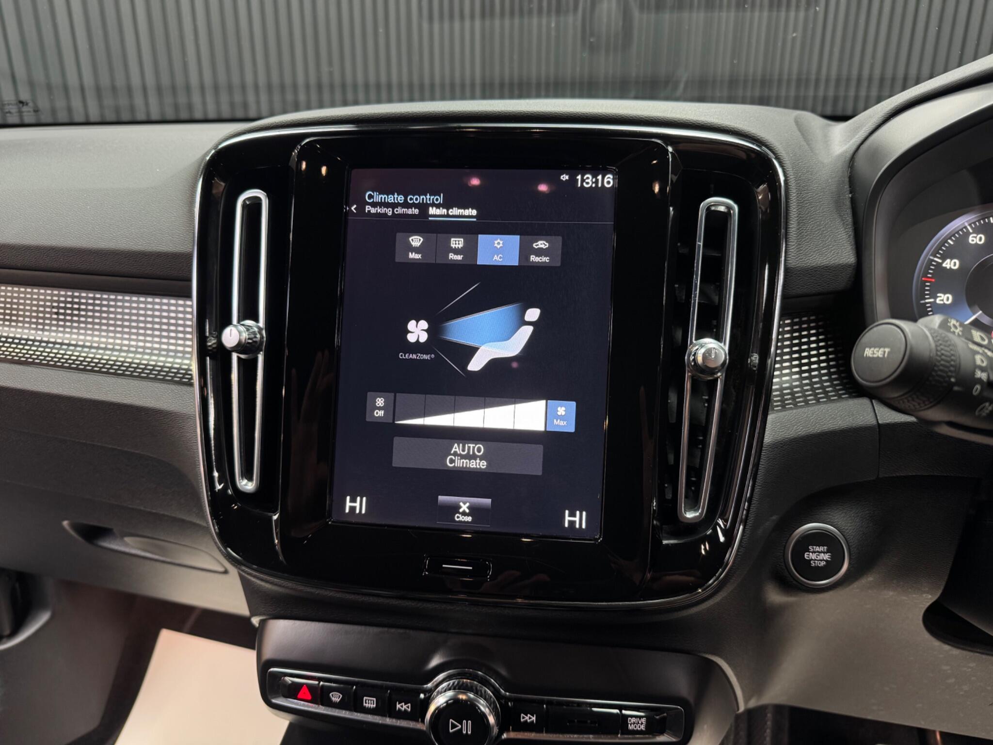 Volvo XC40 view 31
