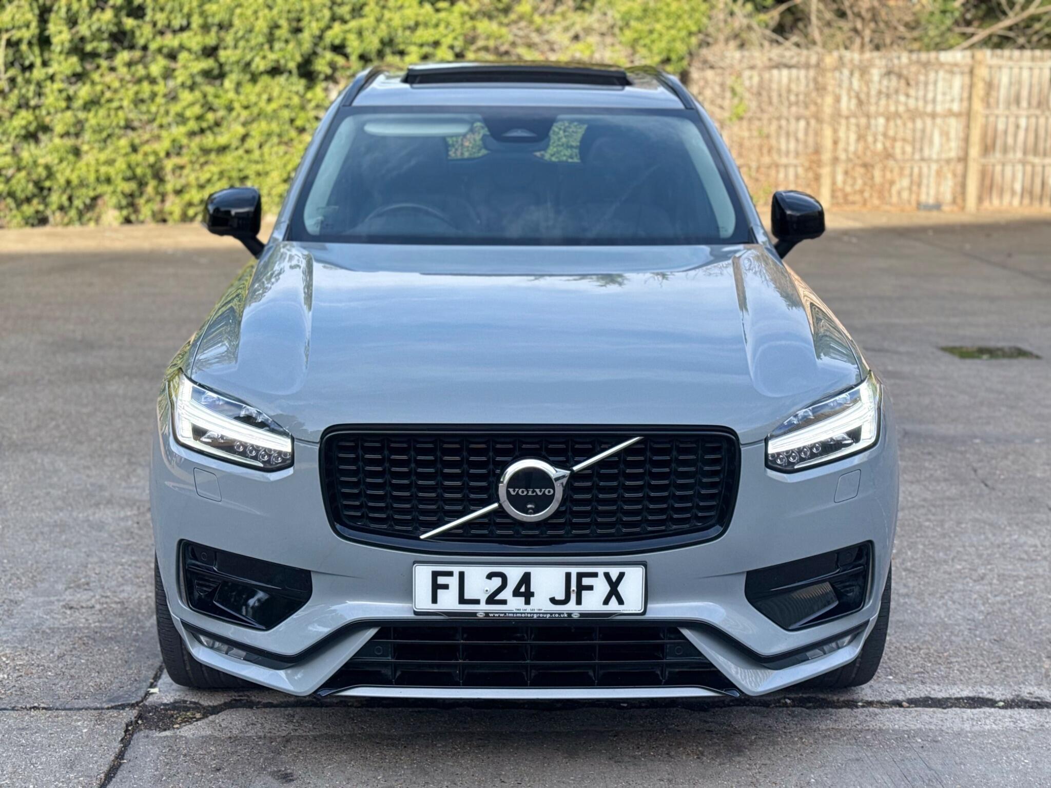 Volvo XC90 view 2