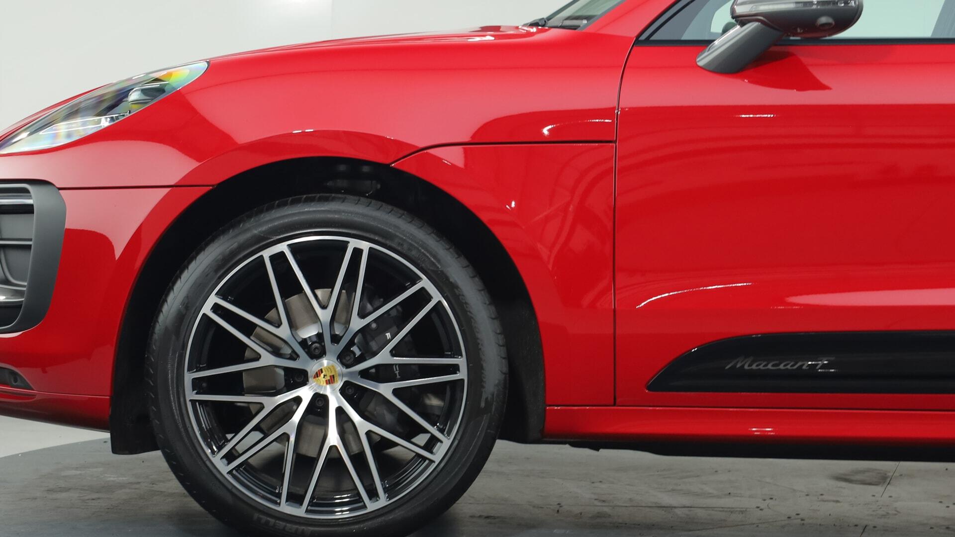 Porsche Macan view 3
