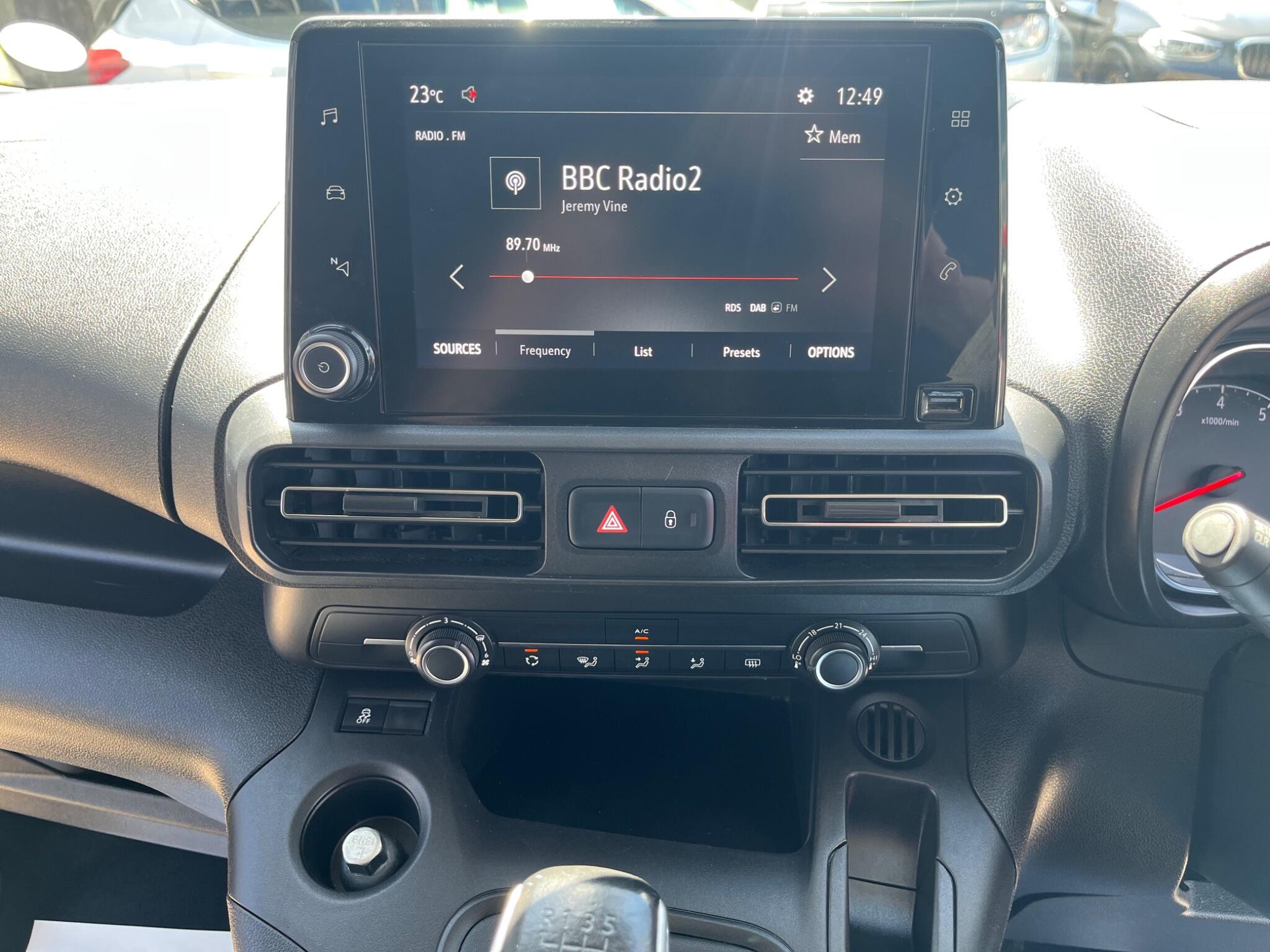 Vauxhall Combo Life view 18