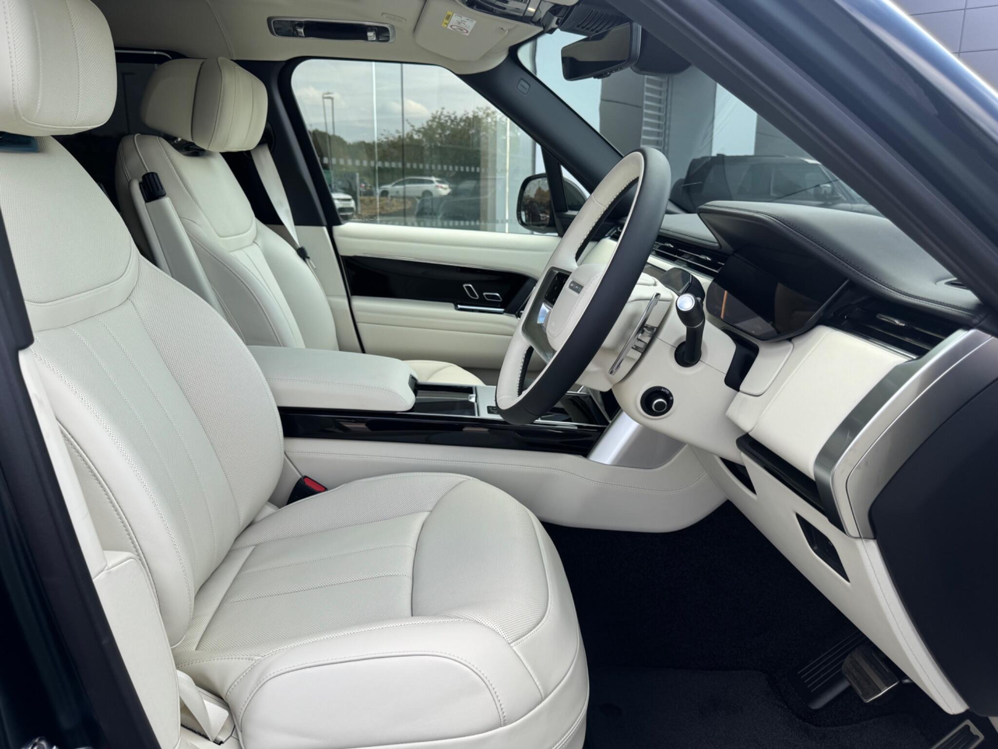 Land Rover Range Rover view 10