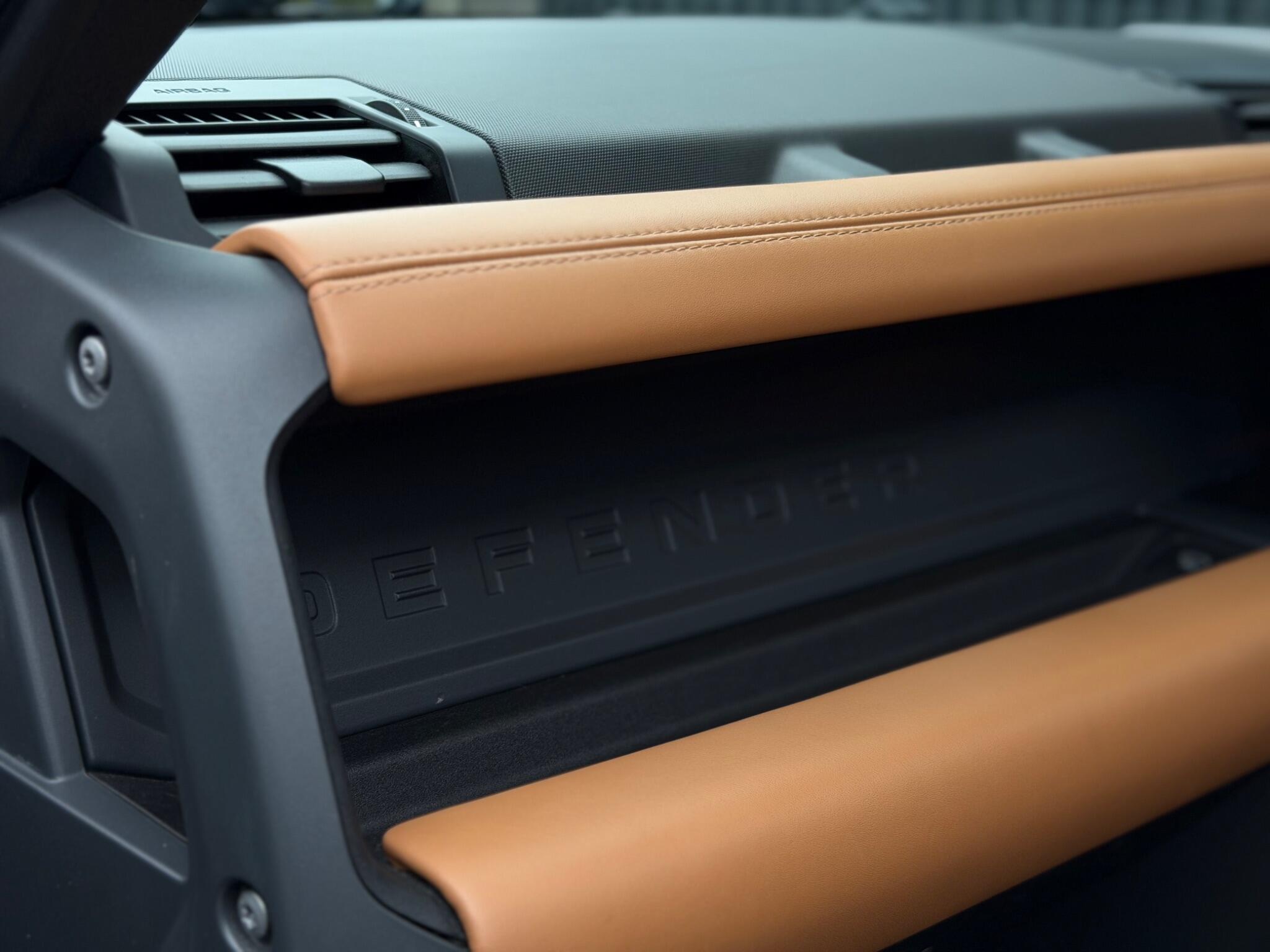 Land Rover Defender view 70