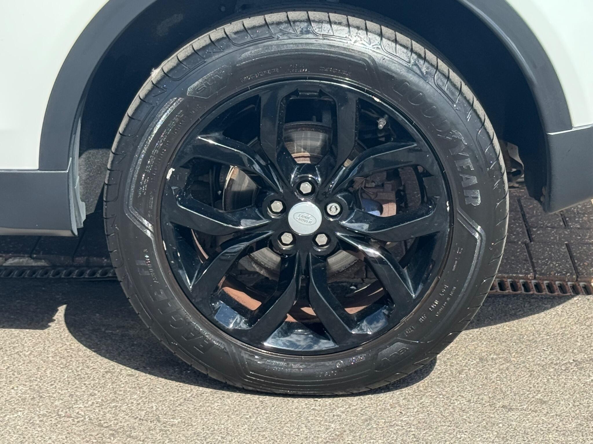 Land Rover Discovery Sport view 39