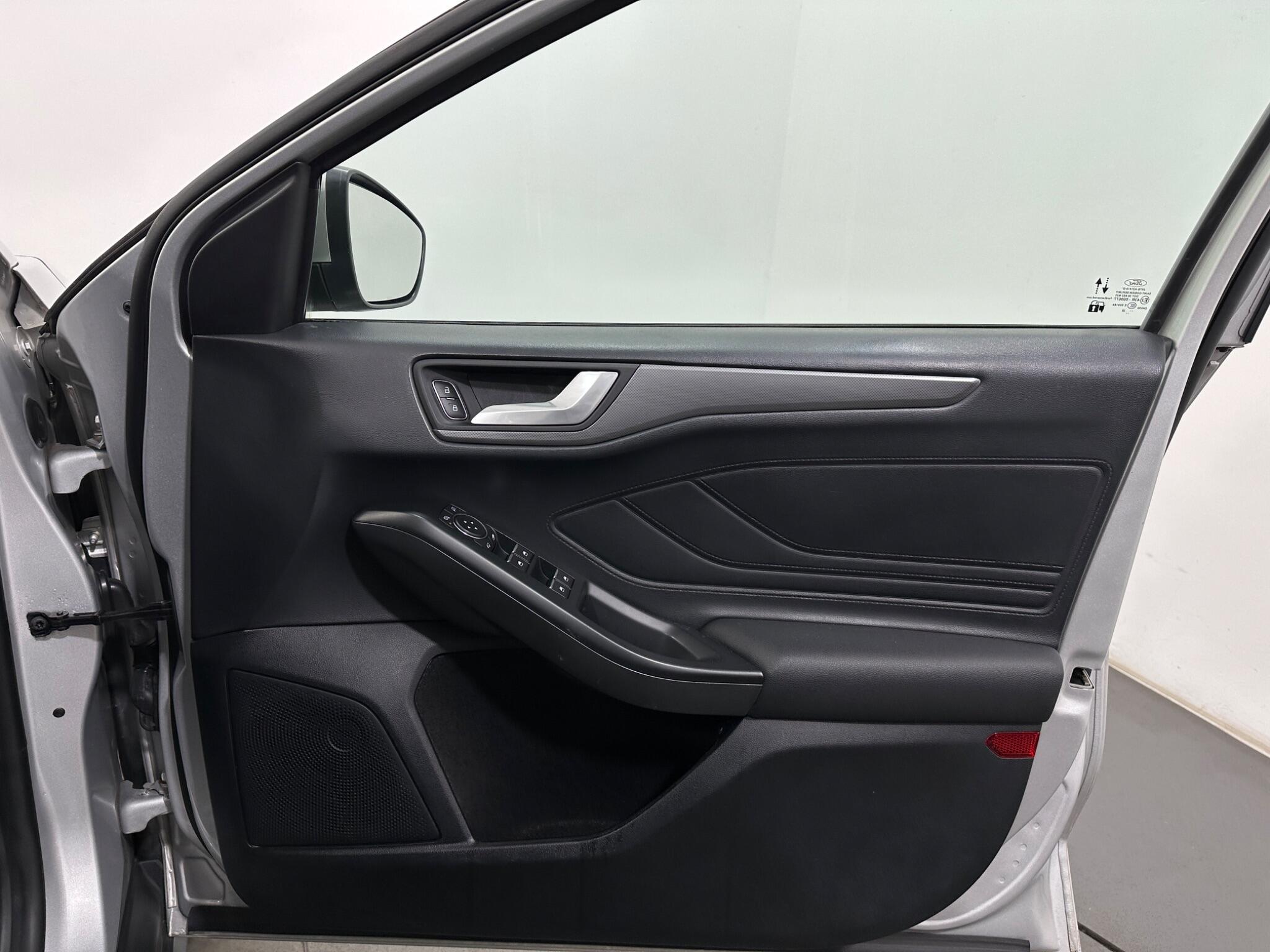 Ford Focus view 33