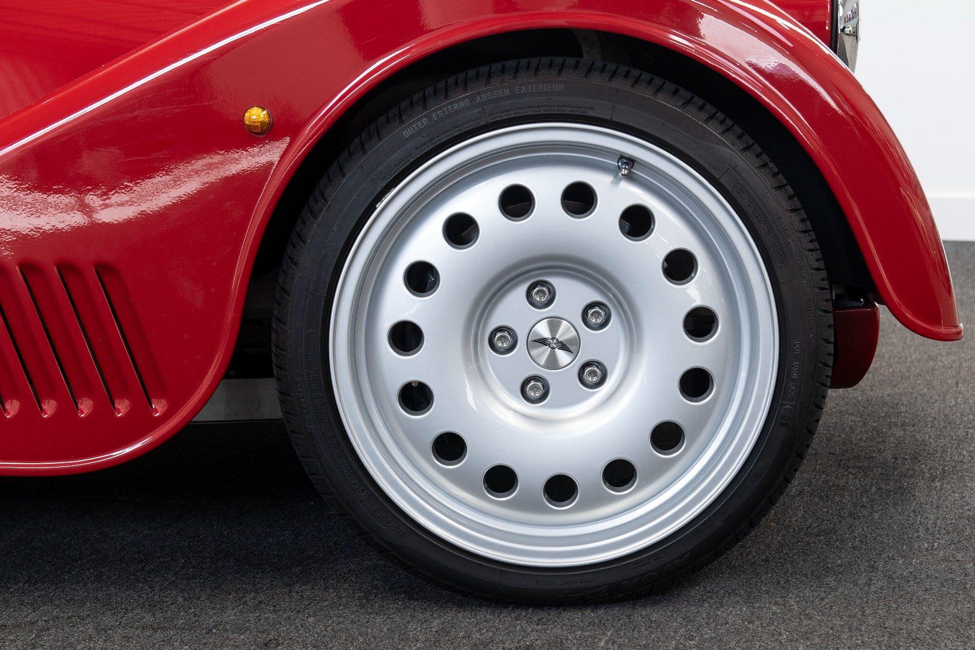 Morgan Plus Six view 26