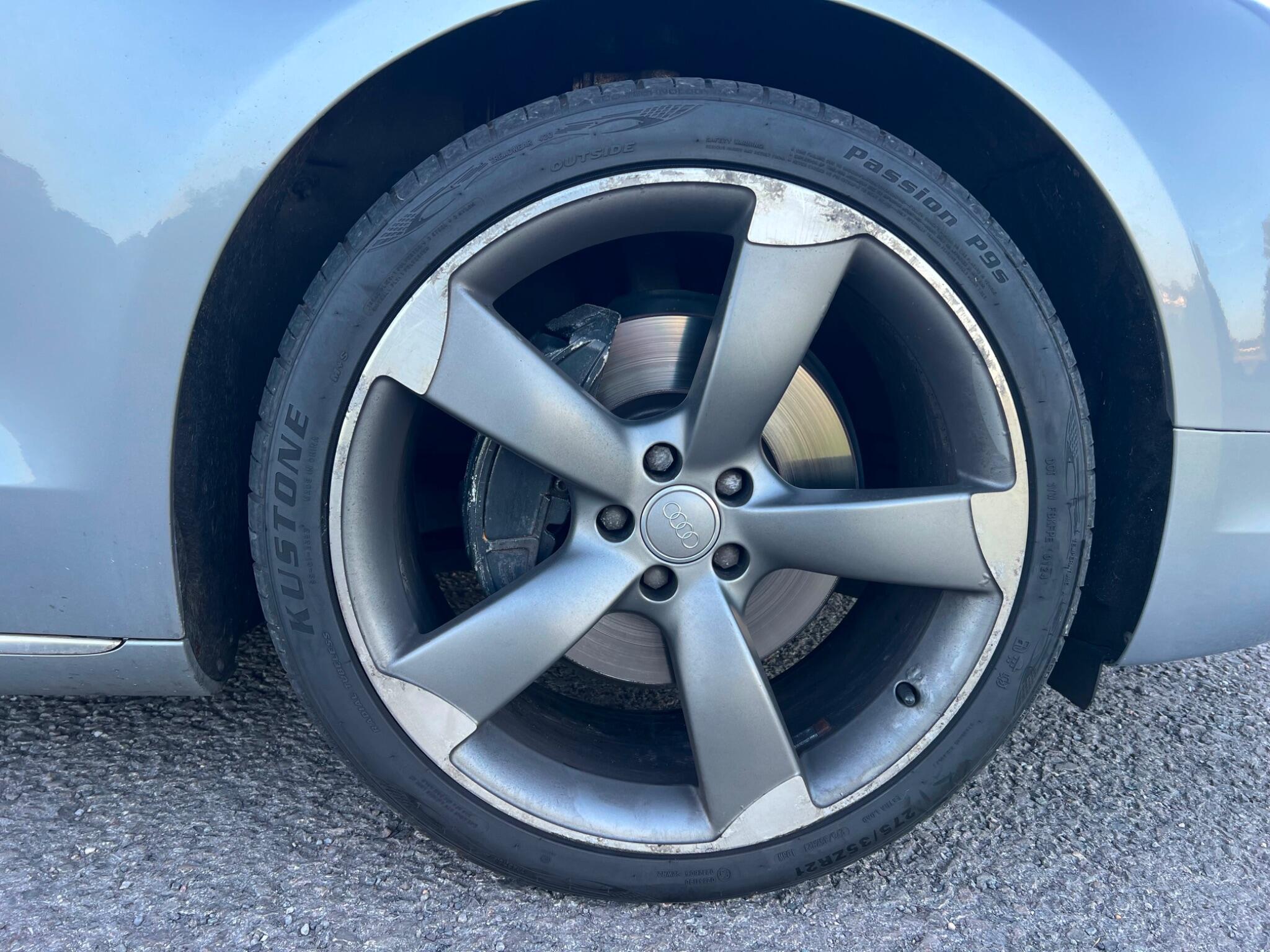Audi A8 view 26