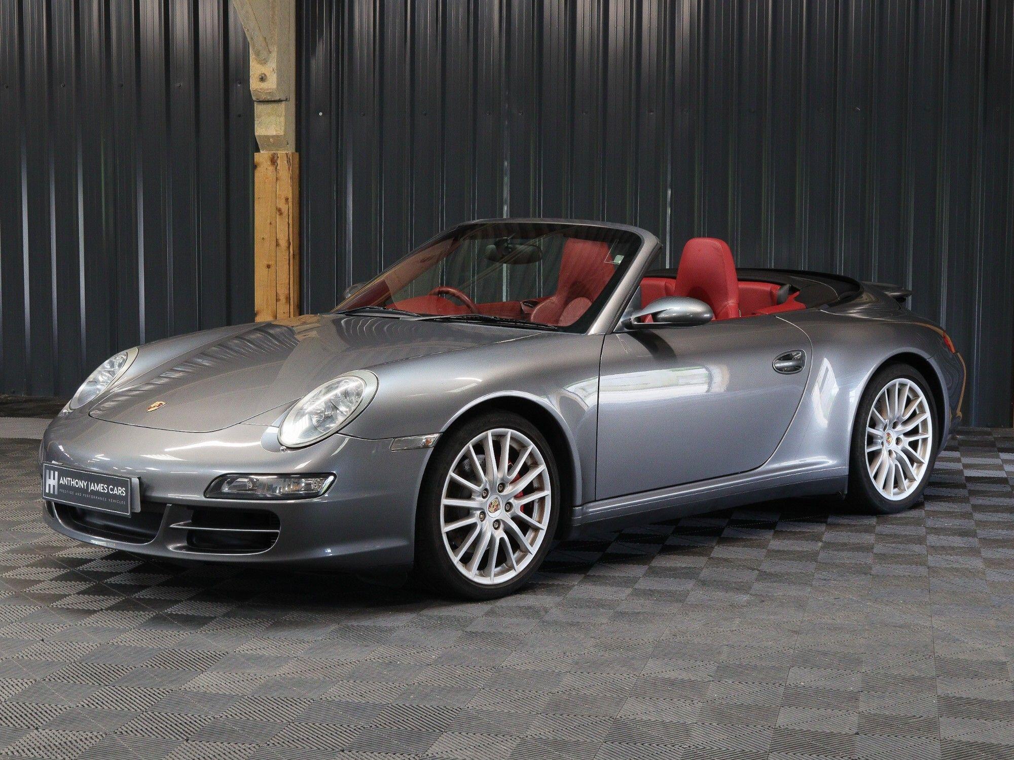 Porsche 911 view 5