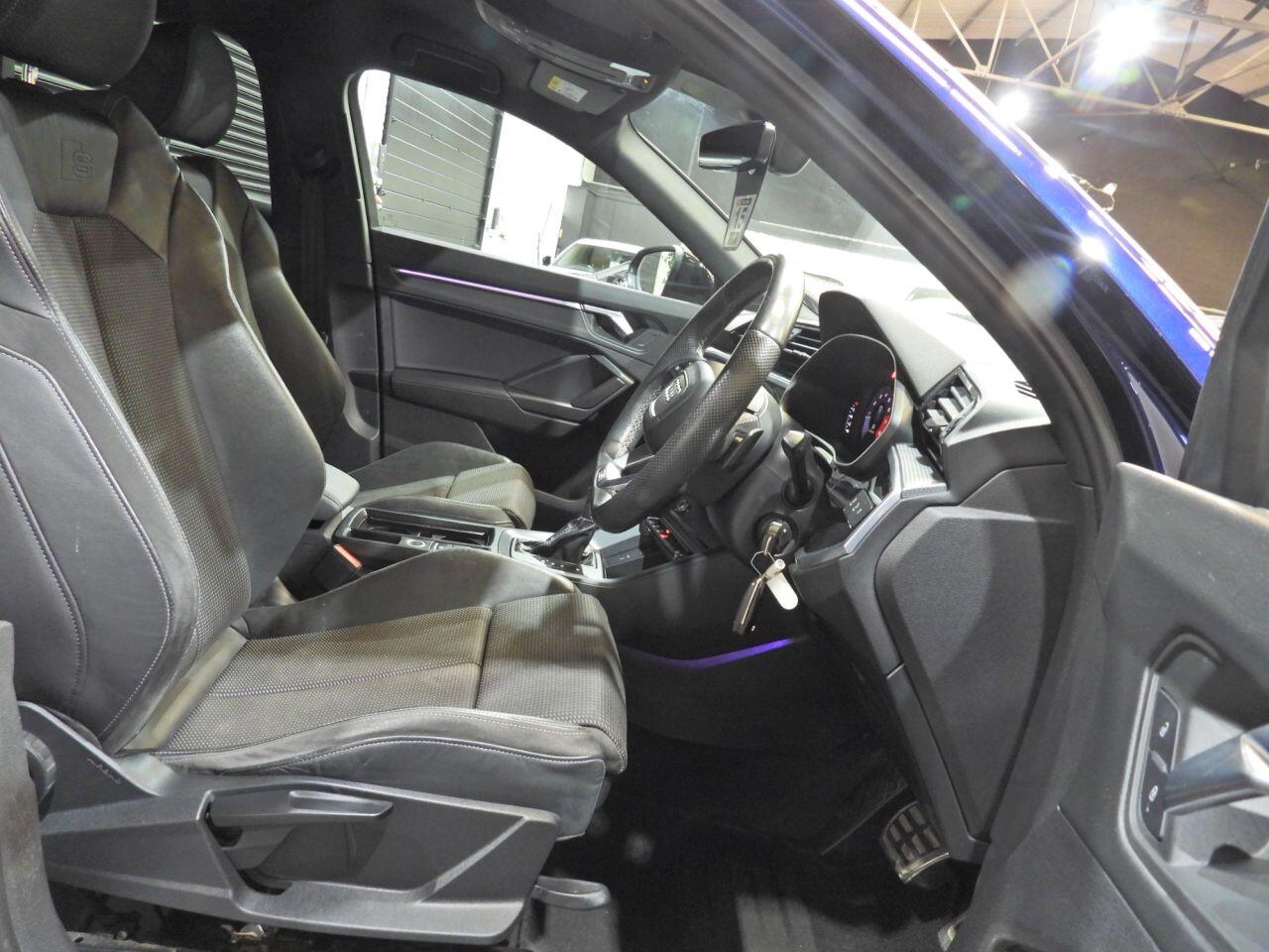Audi Q3 view 14