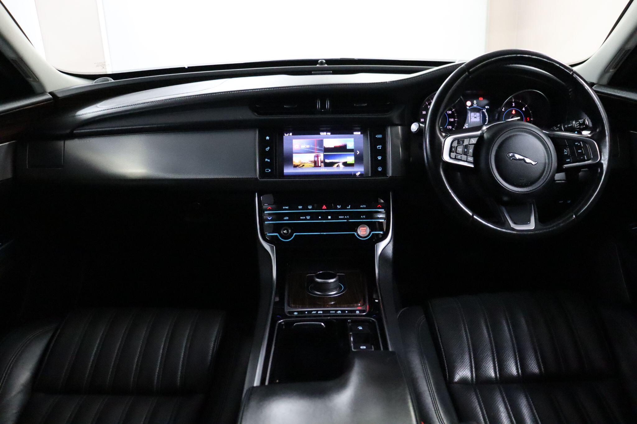 Jaguar XF view 41