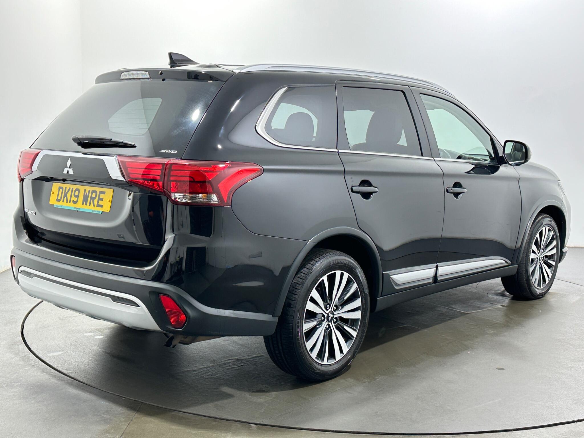 Mitsubishi Outlander view 8